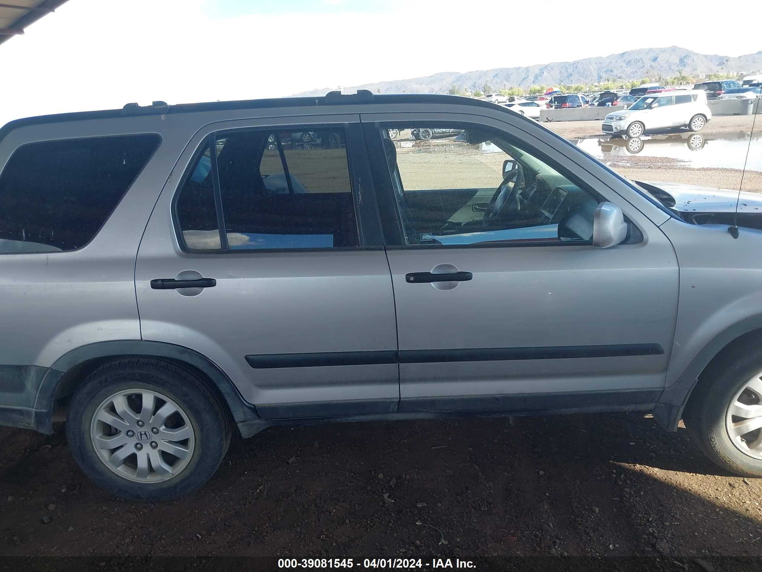 Photo 12 VIN: JHLRD77846C035330 - HONDA CR-V 