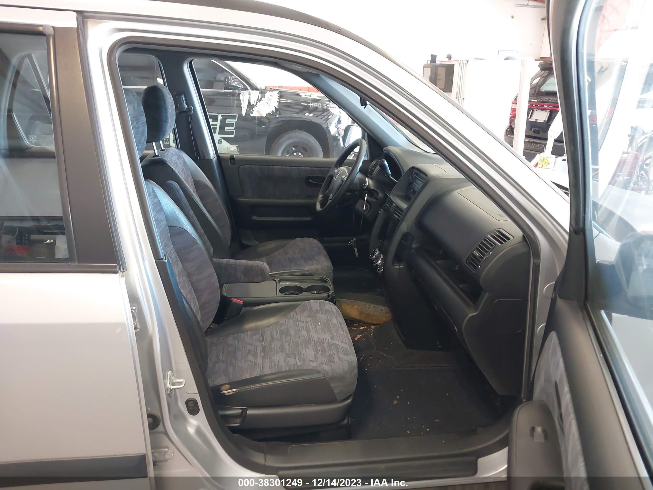 Photo 4 VIN: JHLRD78443C039224 - HONDA CR-V 