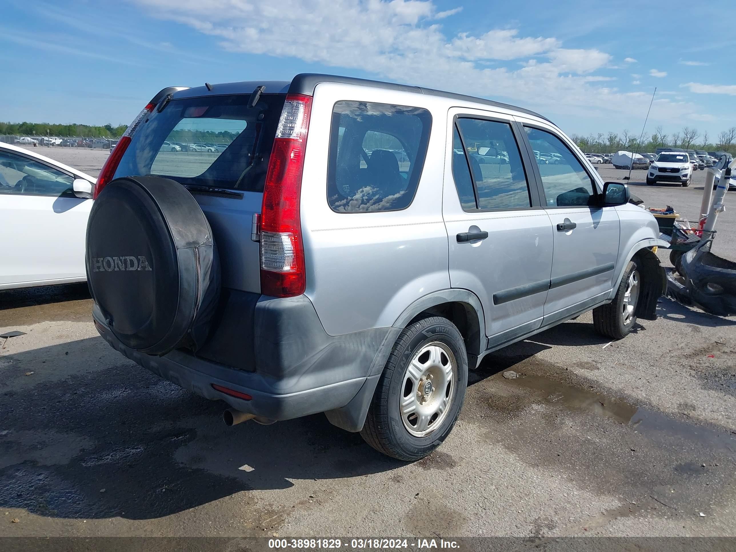 Photo 3 VIN: JHLRD78575C061200 - HONDA CR-V 