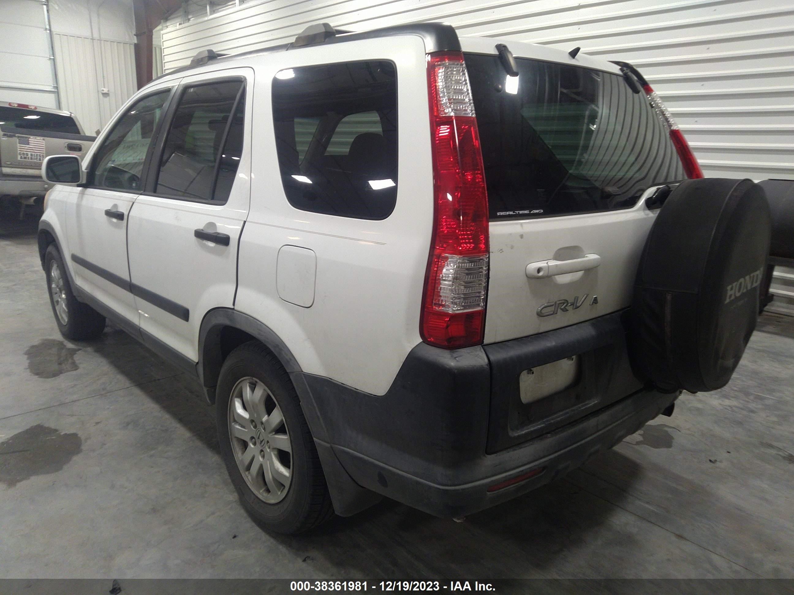 Photo 2 VIN: JHLRD78805C053997 - HONDA CR-V 