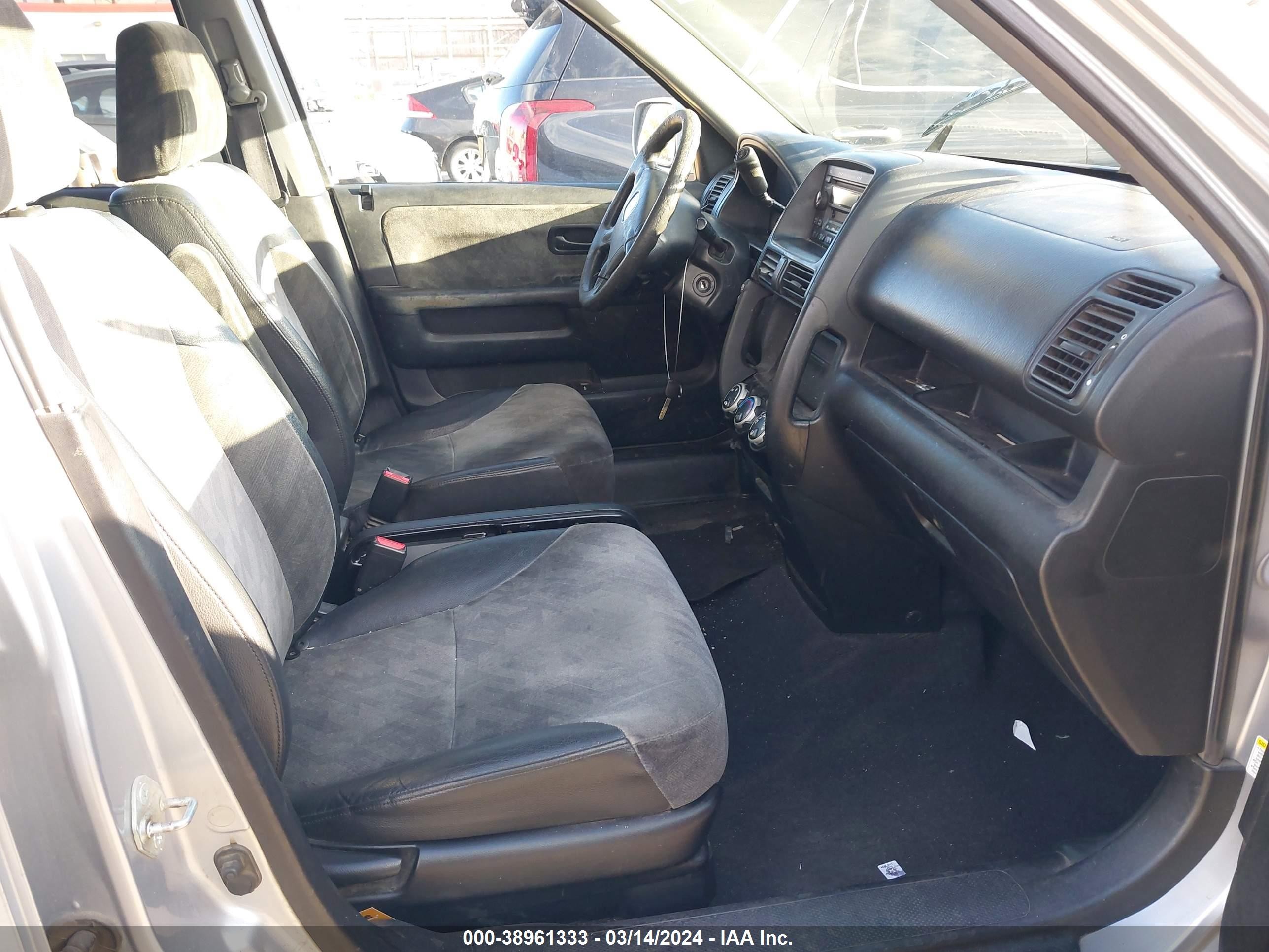 Photo 4 VIN: JHLRD78852C057135 - HONDA CR-V 