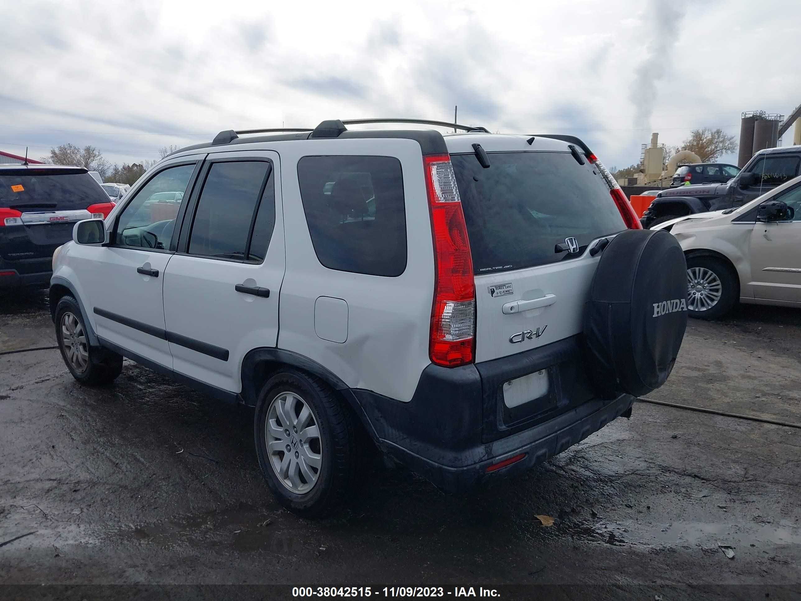 Photo 2 VIN: JHLRD78875C022536 - HONDA CR-V 