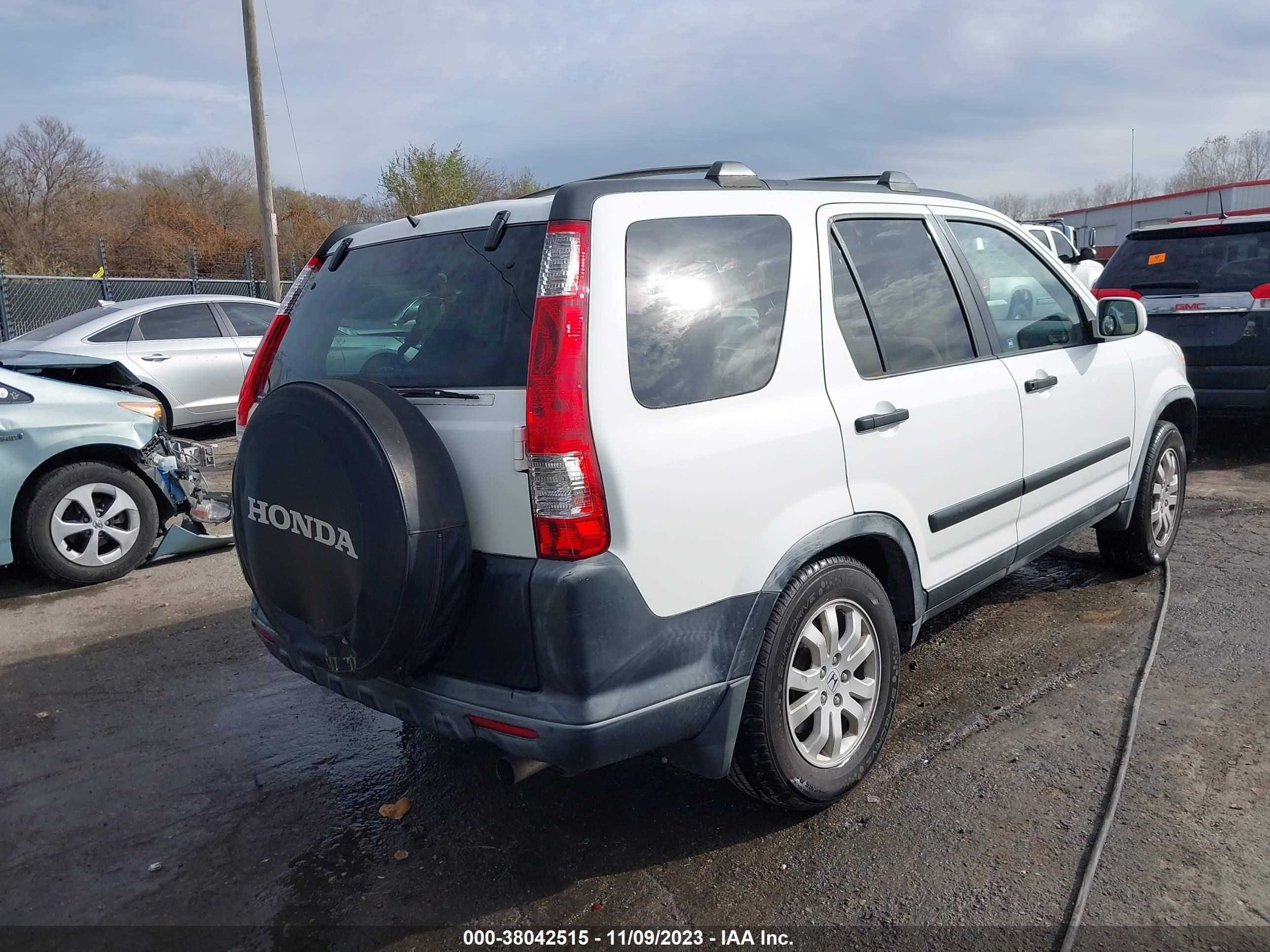 Photo 3 VIN: JHLRD78875C022536 - HONDA CR-V 