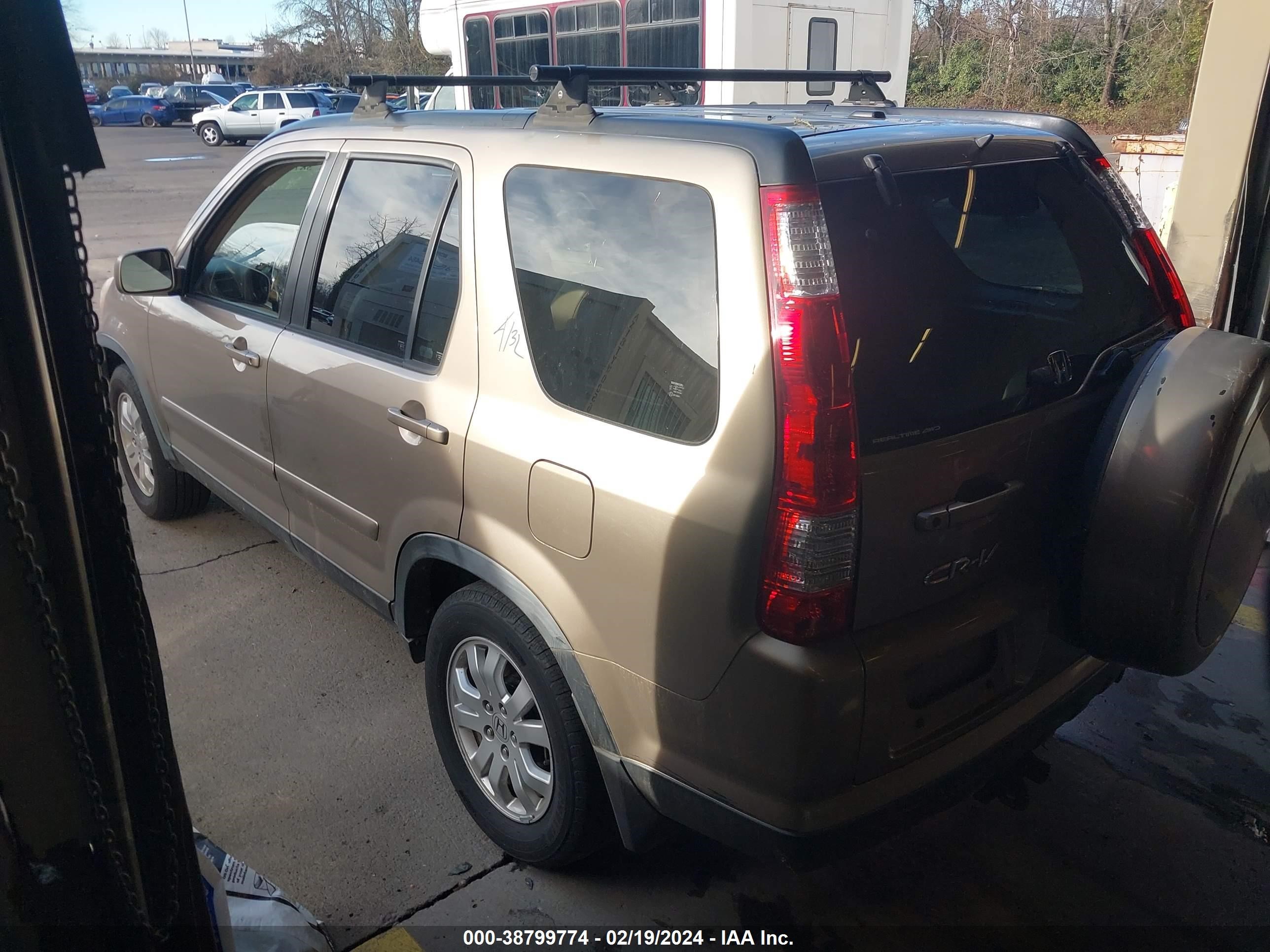 Photo 2 VIN: JHLRD78915C031354 - HONDA CR-V 