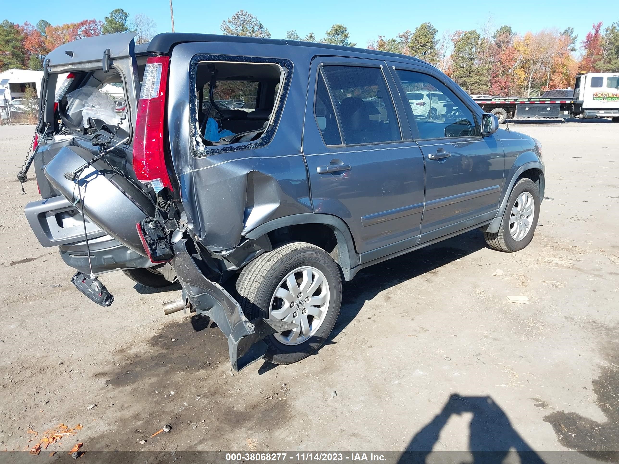 Photo 3 VIN: JHLRD78946C003937 - HONDA CR-V 