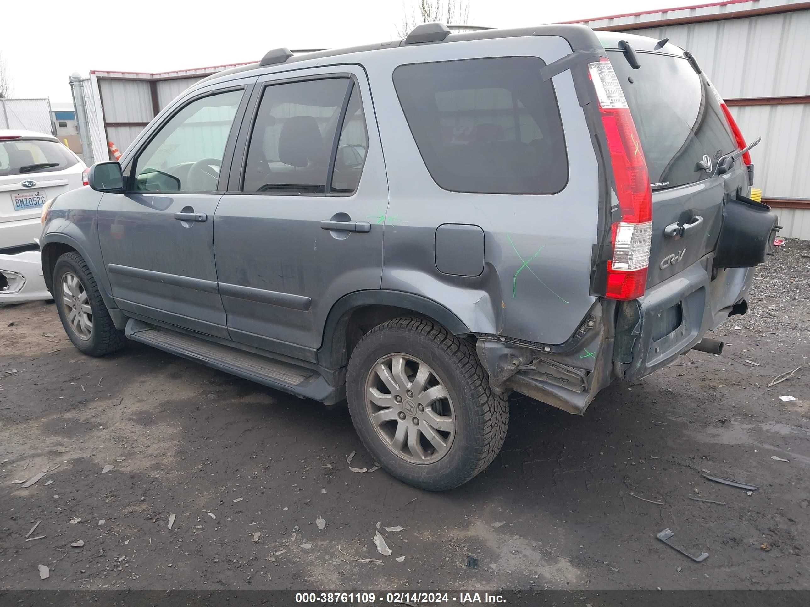 Photo 2 VIN: JHLRD78955C006215 - HONDA CR-V 