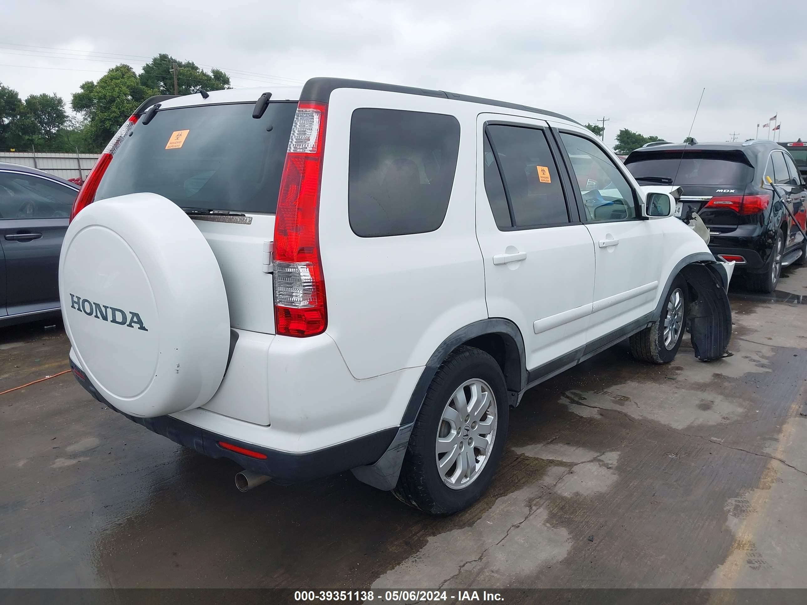 Photo 3 VIN: JHLRD78975C010461 - HONDA CR-V 