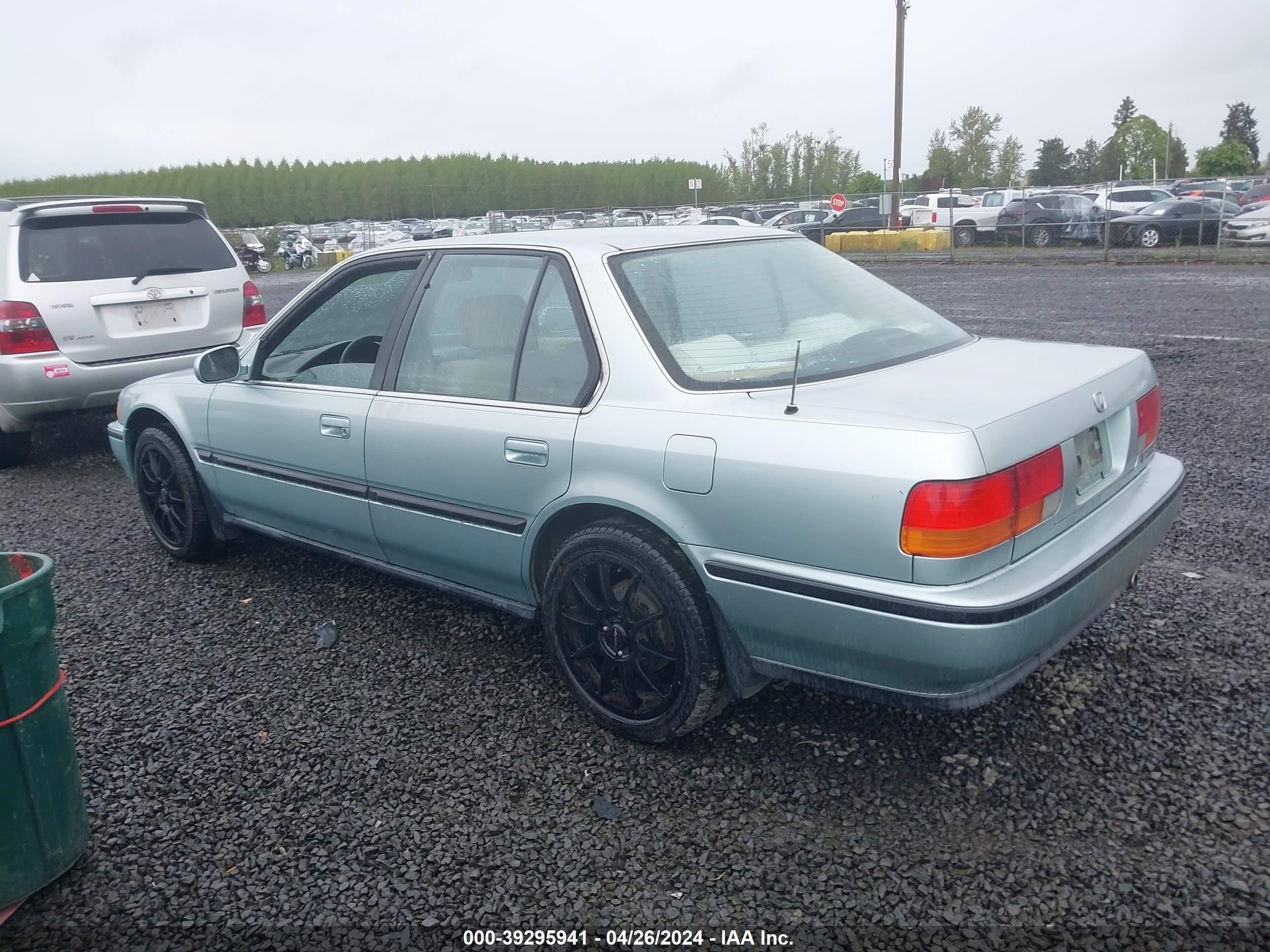 Photo 2 VIN: JHMCB7652NC050180 - HONDA ACCORD 