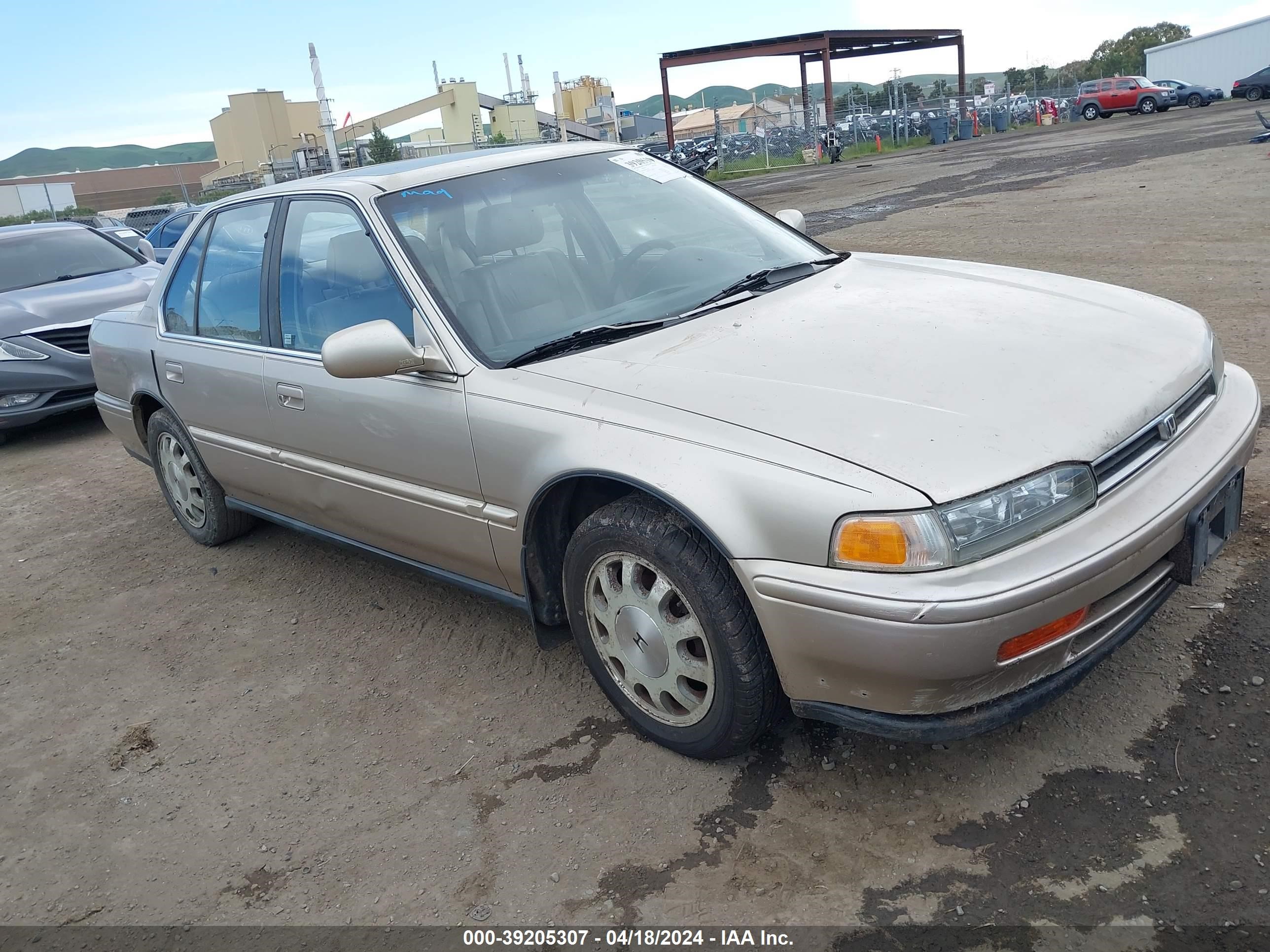 Photo 0 VIN: JHMCB768XPC059948 - HONDA ACCORD 