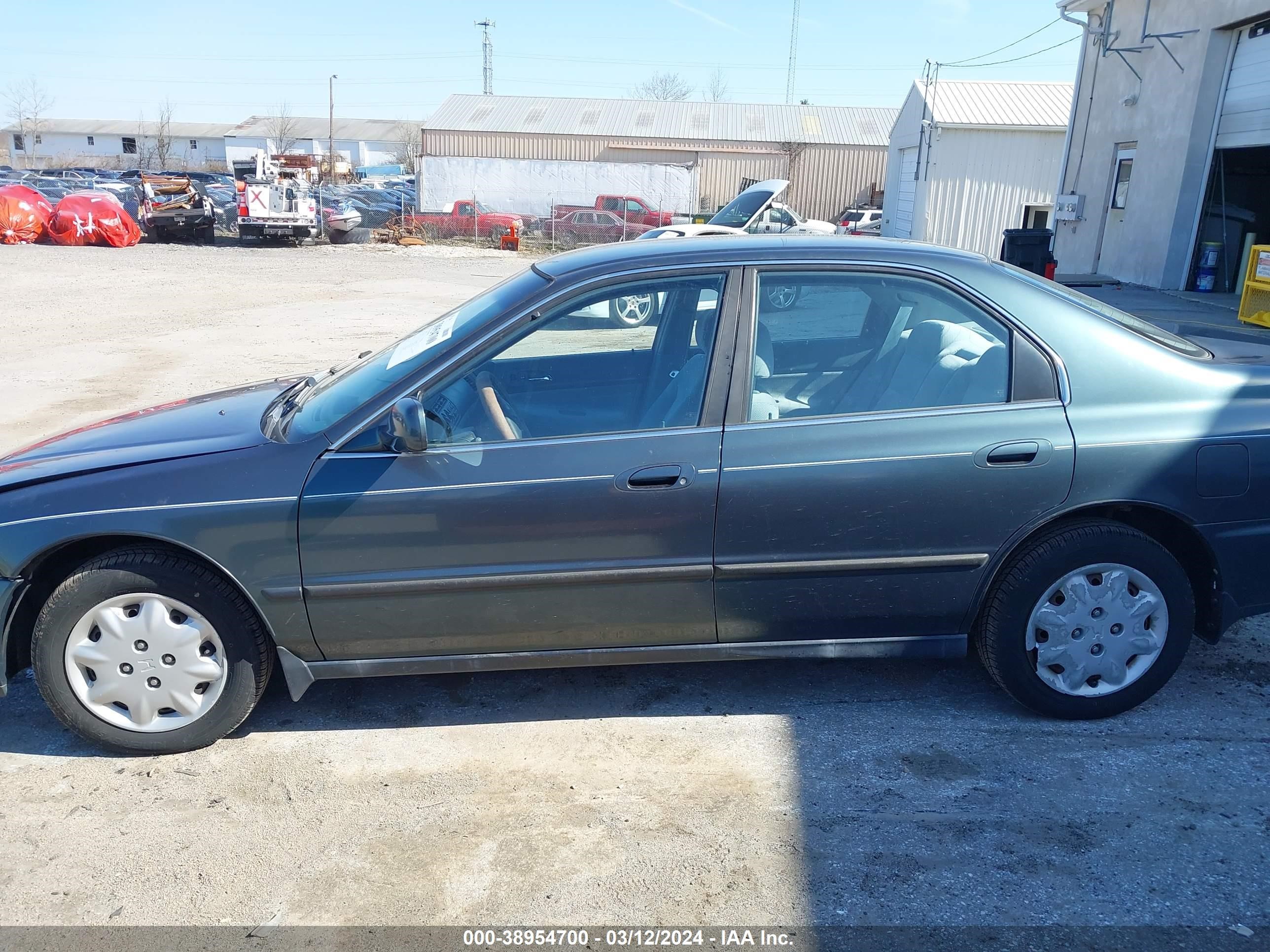 Photo 13 VIN: JHMCD563XVC002939 - HONDA ACCORD 