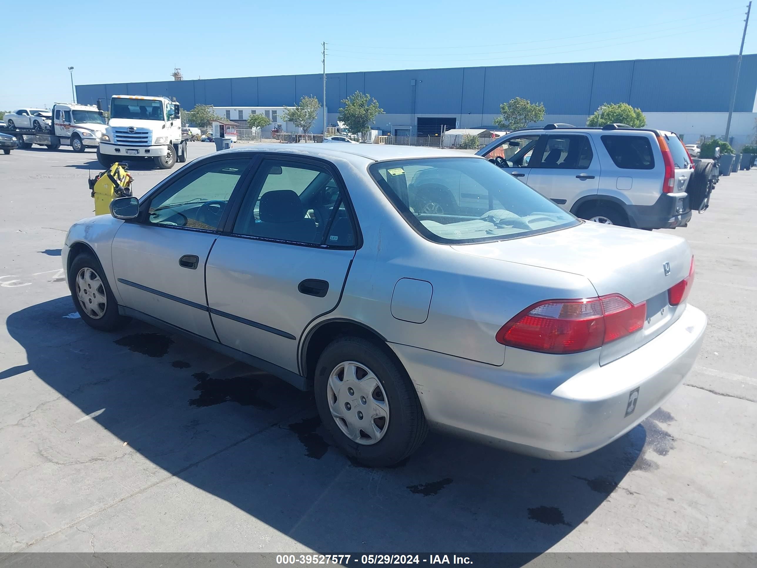 Photo 2 VIN: JHMCF8640YC000416 - HONDA ACCORD 