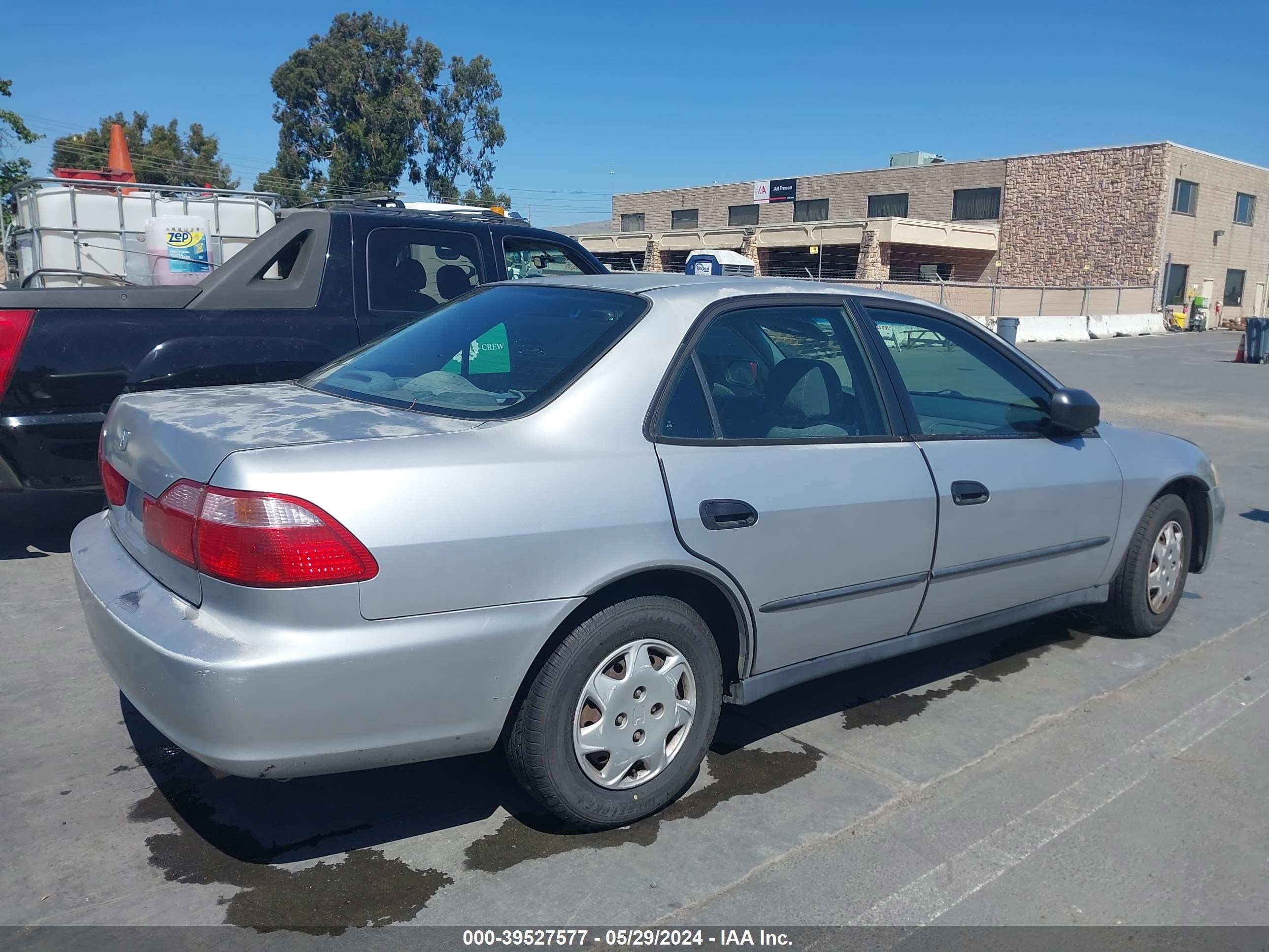 Photo 3 VIN: JHMCF8640YC000416 - HONDA ACCORD 