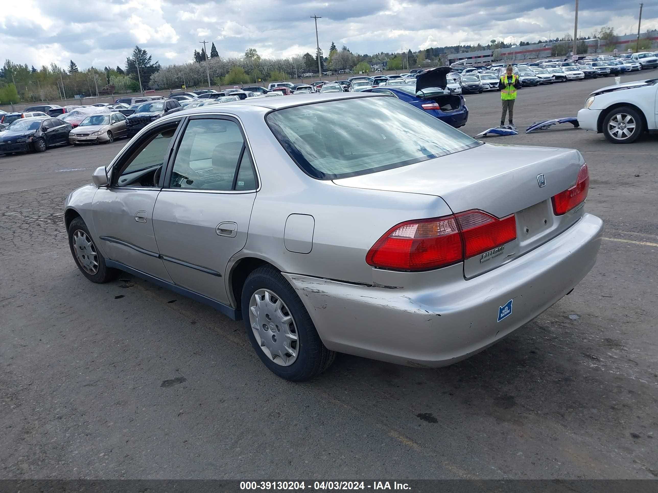 Photo 2 VIN: JHMCG5647XC040597 - HONDA ACCORD 