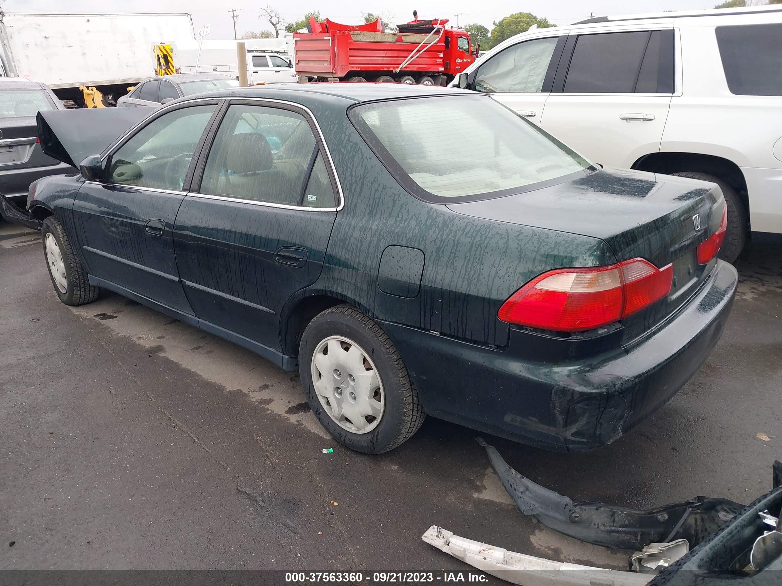 Photo 2 VIN: JHMCG5649YC001138 - HONDA ACCORD 