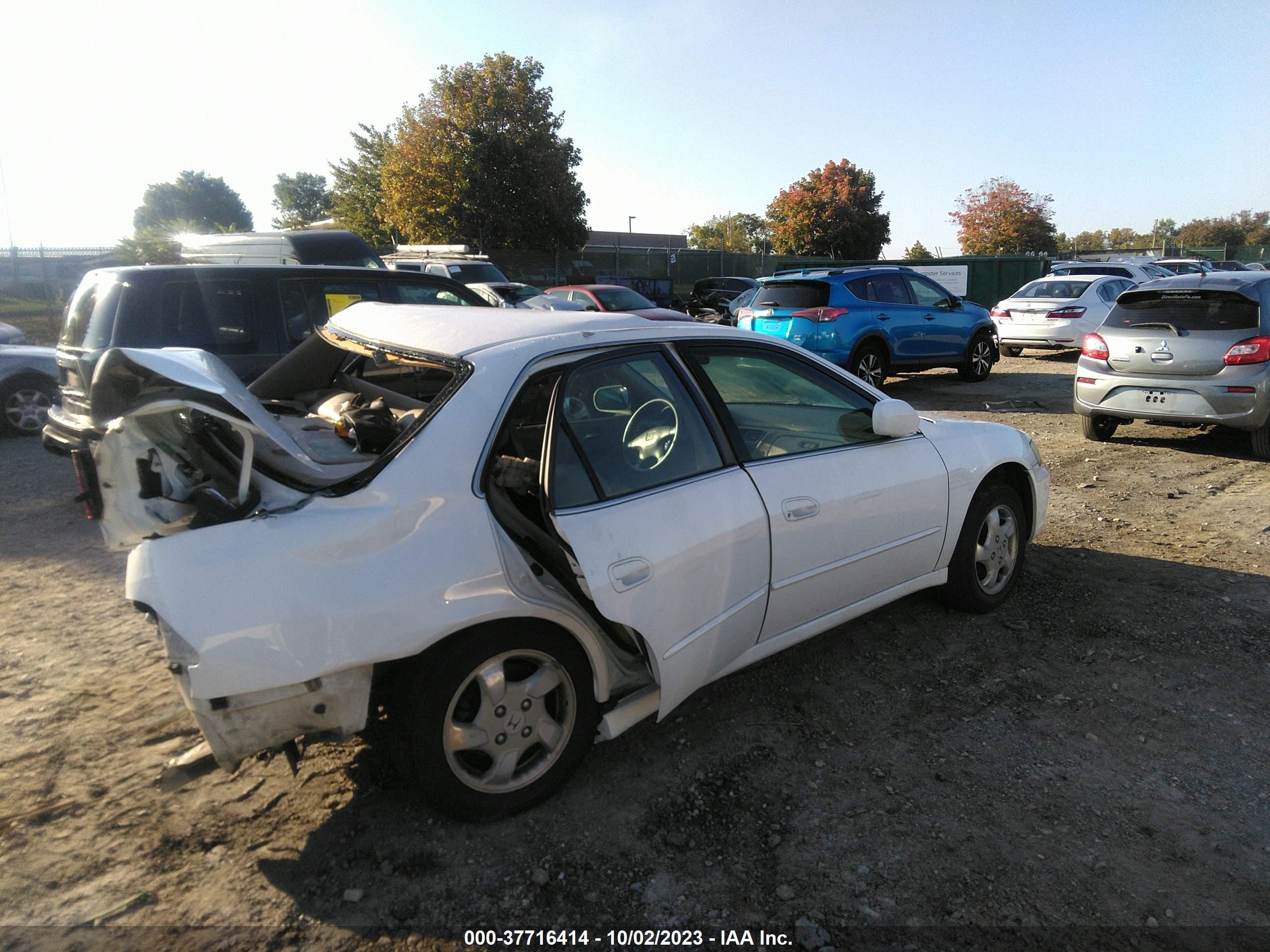 Photo 3 VIN: JHMCG6683YC035293 - HONDA ACCORD 