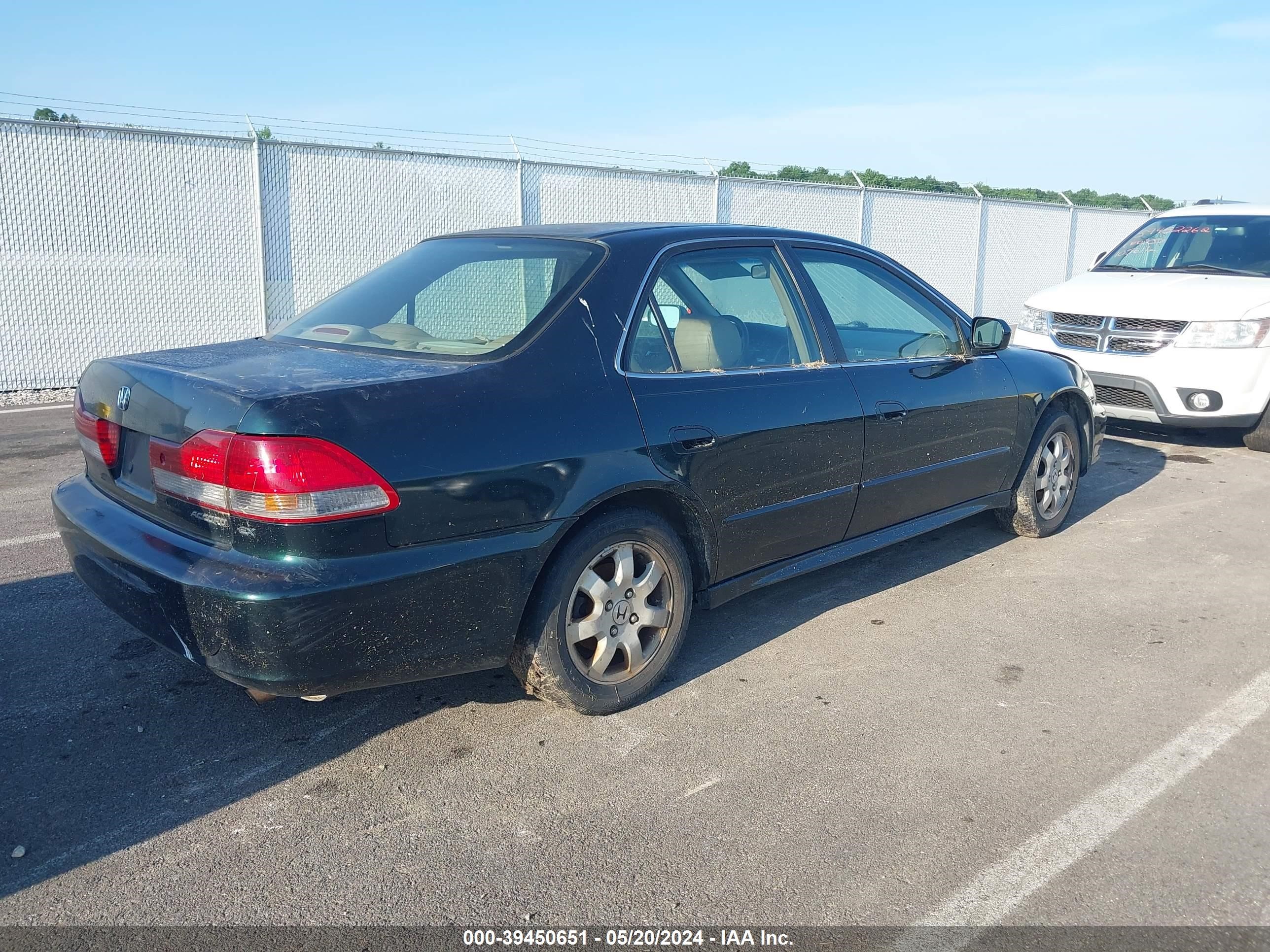 Photo 3 VIN: JHMCG66851C000230 - HONDA ACCORD 