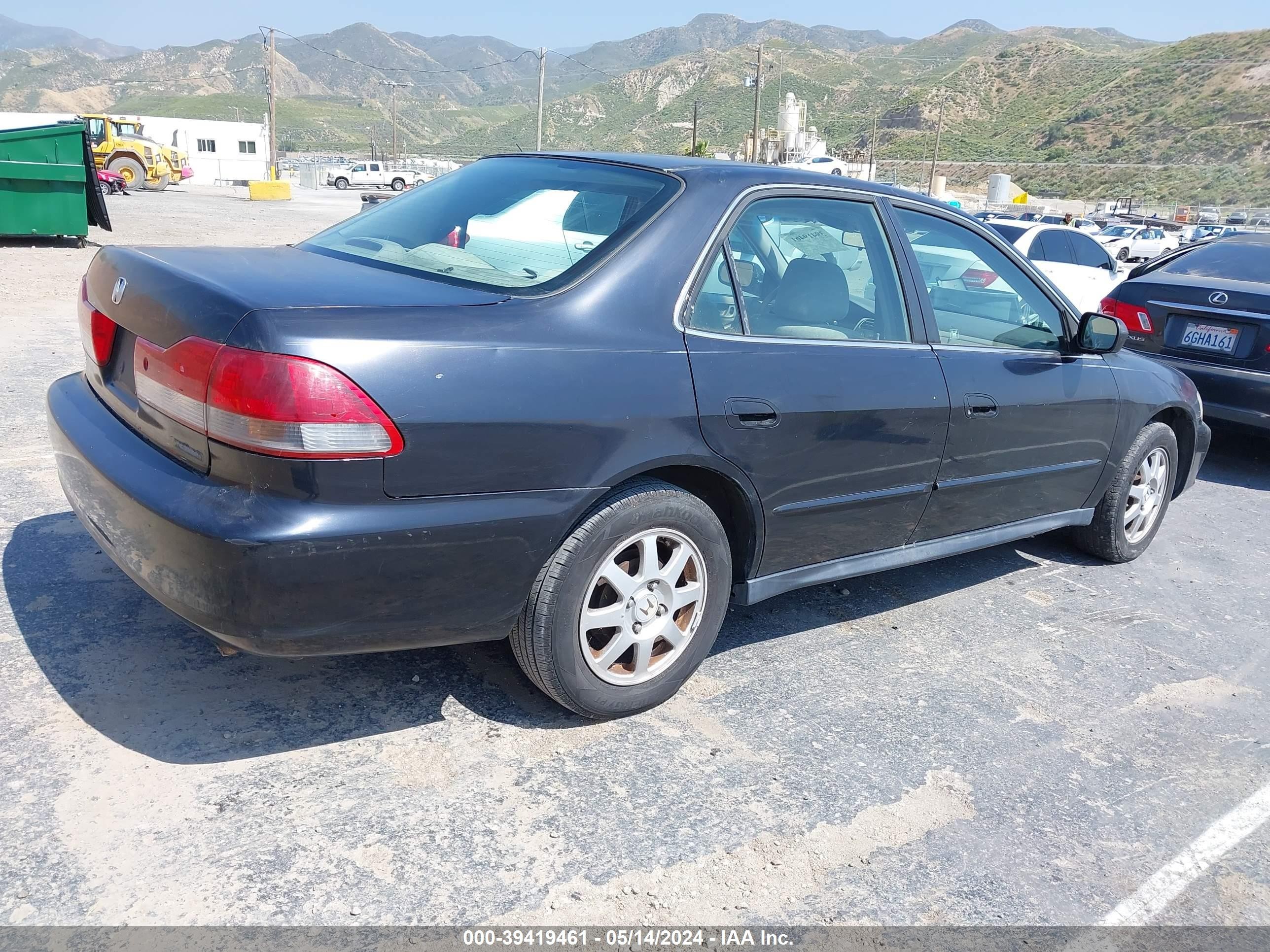 Photo 3 VIN: JHMCG668X2C010835 - HONDA ACCORD 