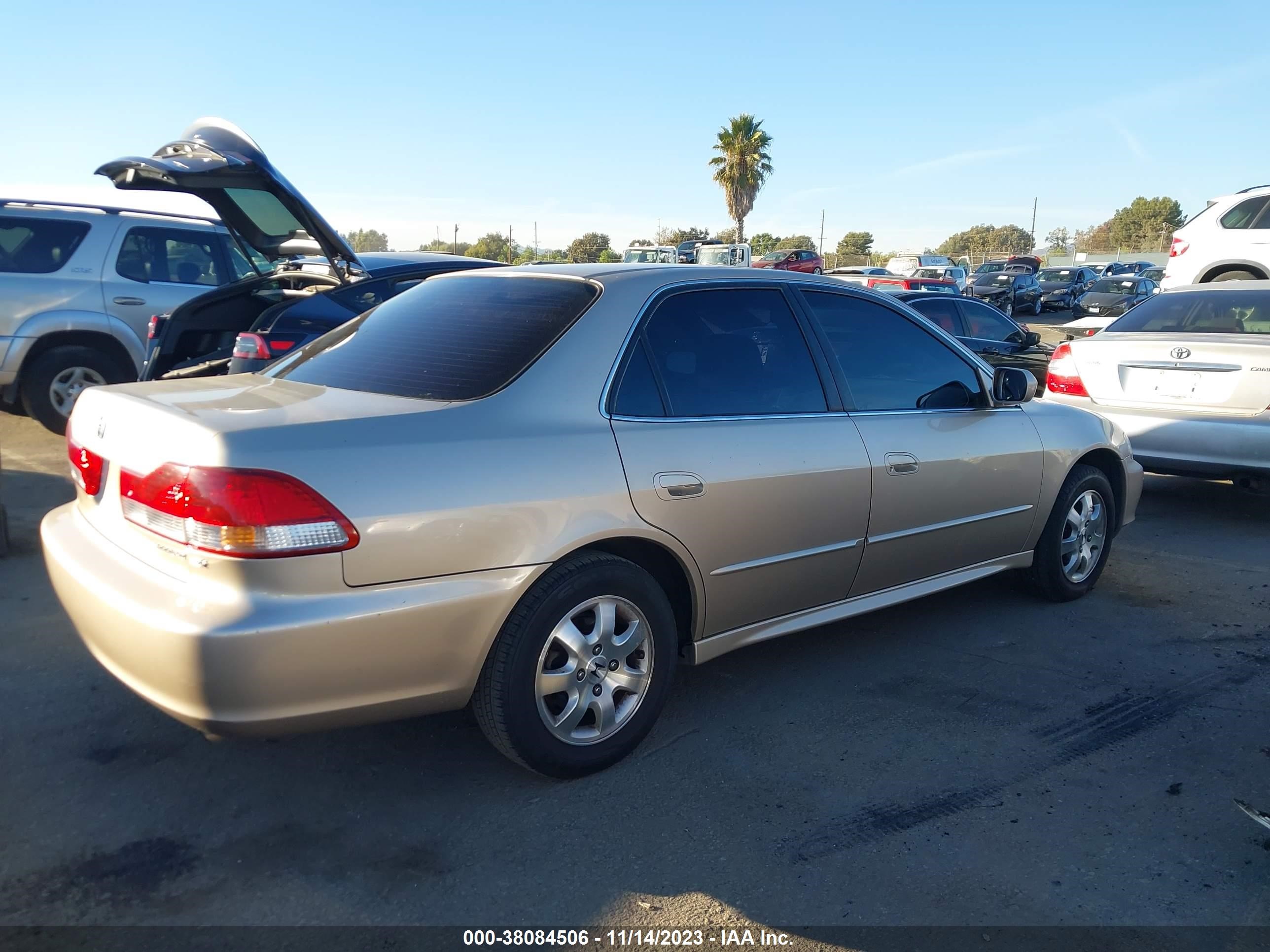 Photo 3 VIN: JHMCG668X2C029403 - HONDA ACCORD 