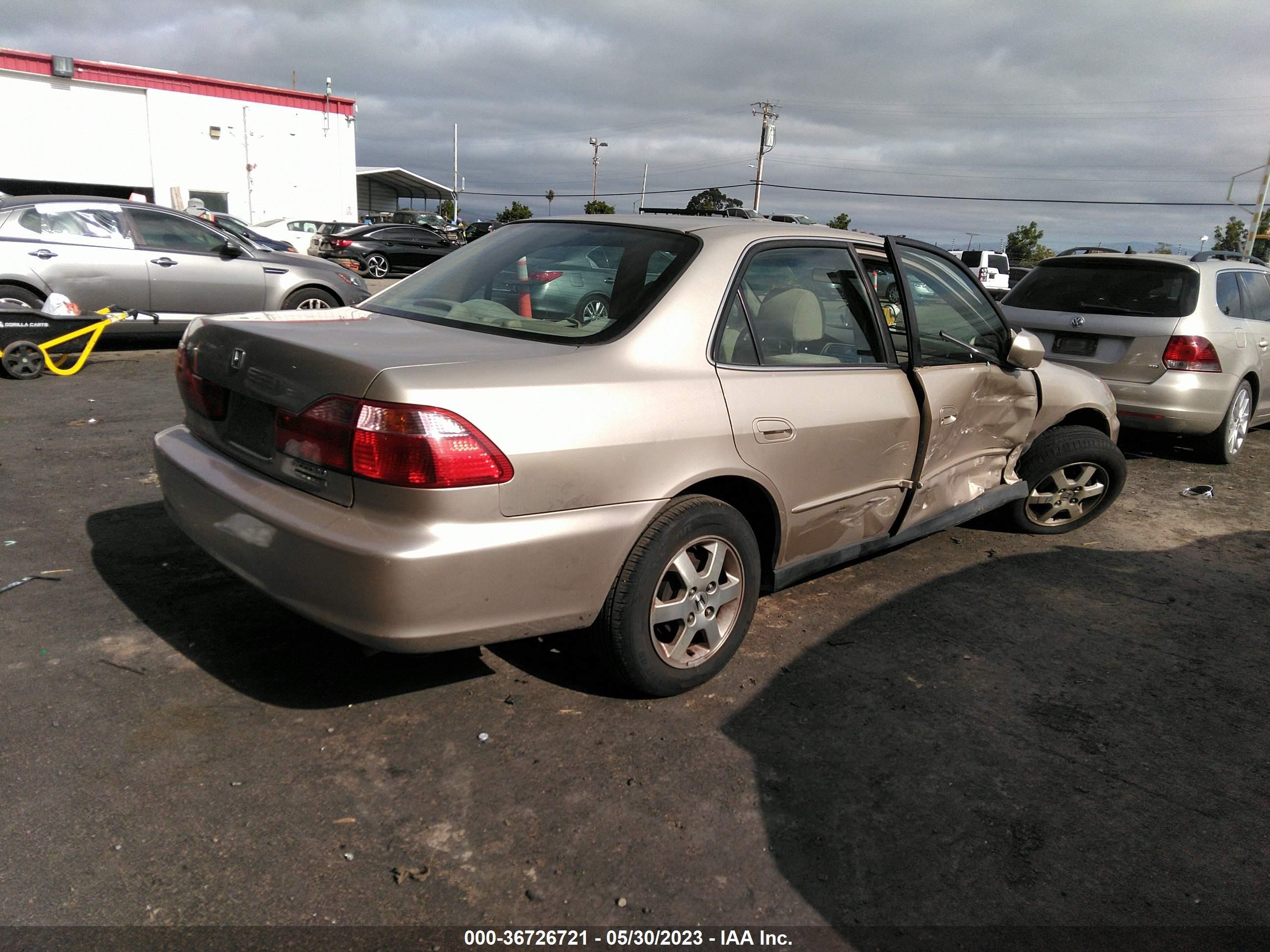 Photo 3 VIN: JHMCG6690YC013731 - HONDA ACCORD 