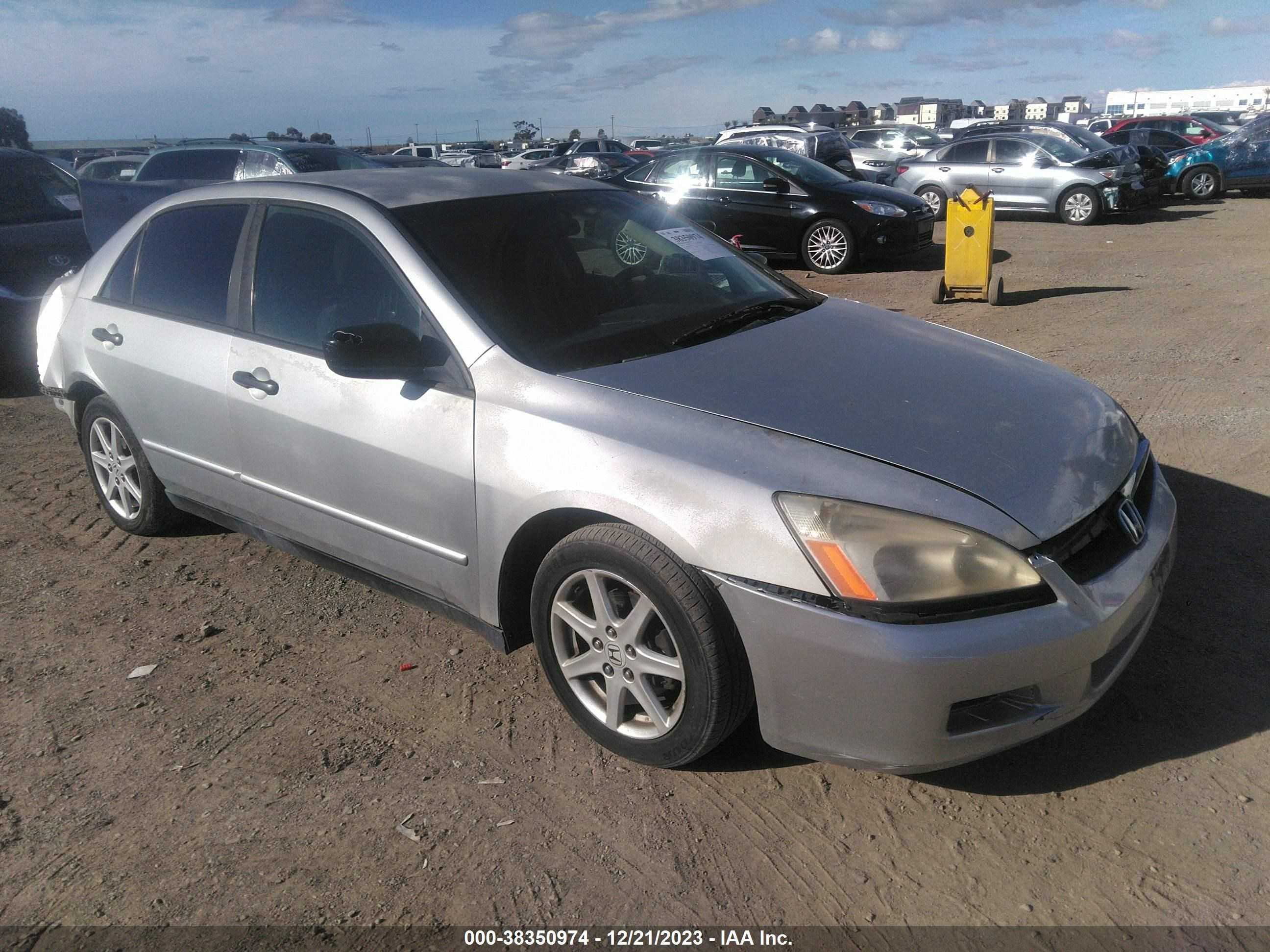 Photo 0 VIN: JHMCM56167C006326 - HONDA ACCORD 