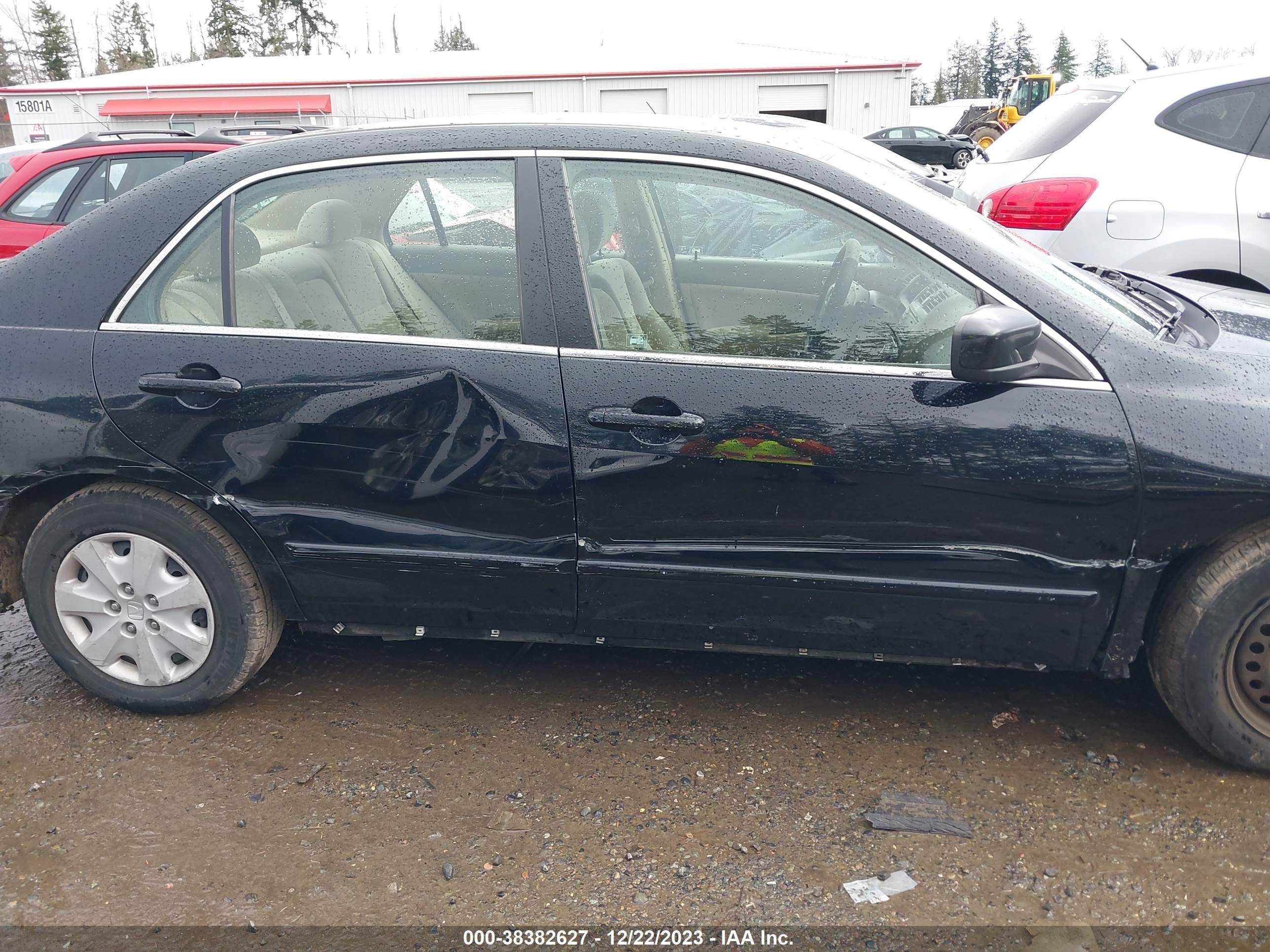 Photo 13 VIN: JHMCM56313C040301 - HONDA ACCORD 