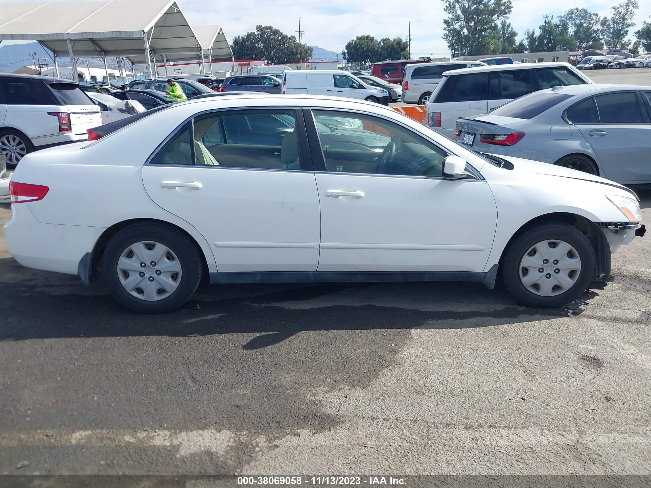 Photo 13 VIN: JHMCM56324C021466 - HONDA ACCORD 