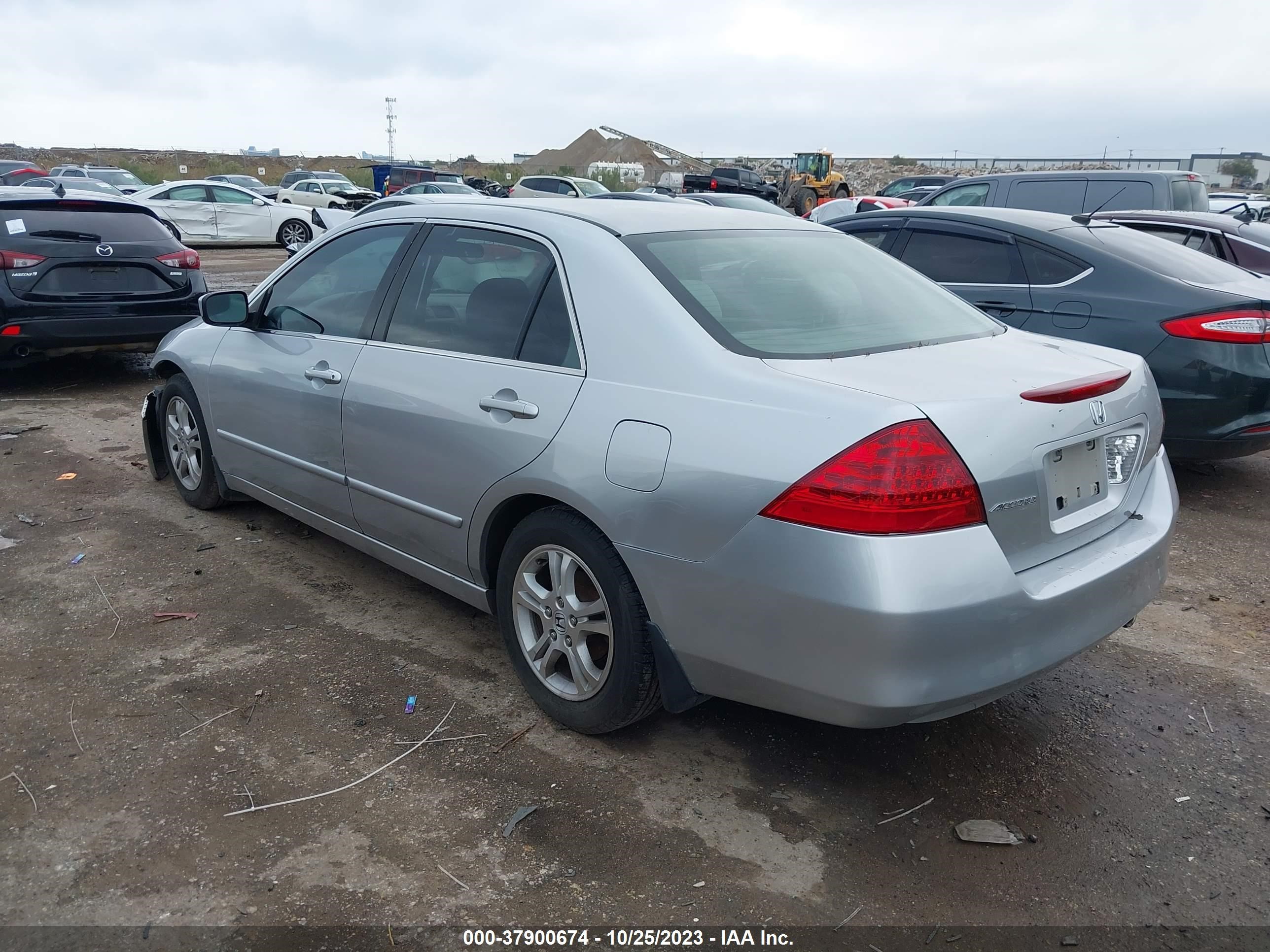 Photo 2 VIN: JHMCM56337C007340 - HONDA ACCORD 