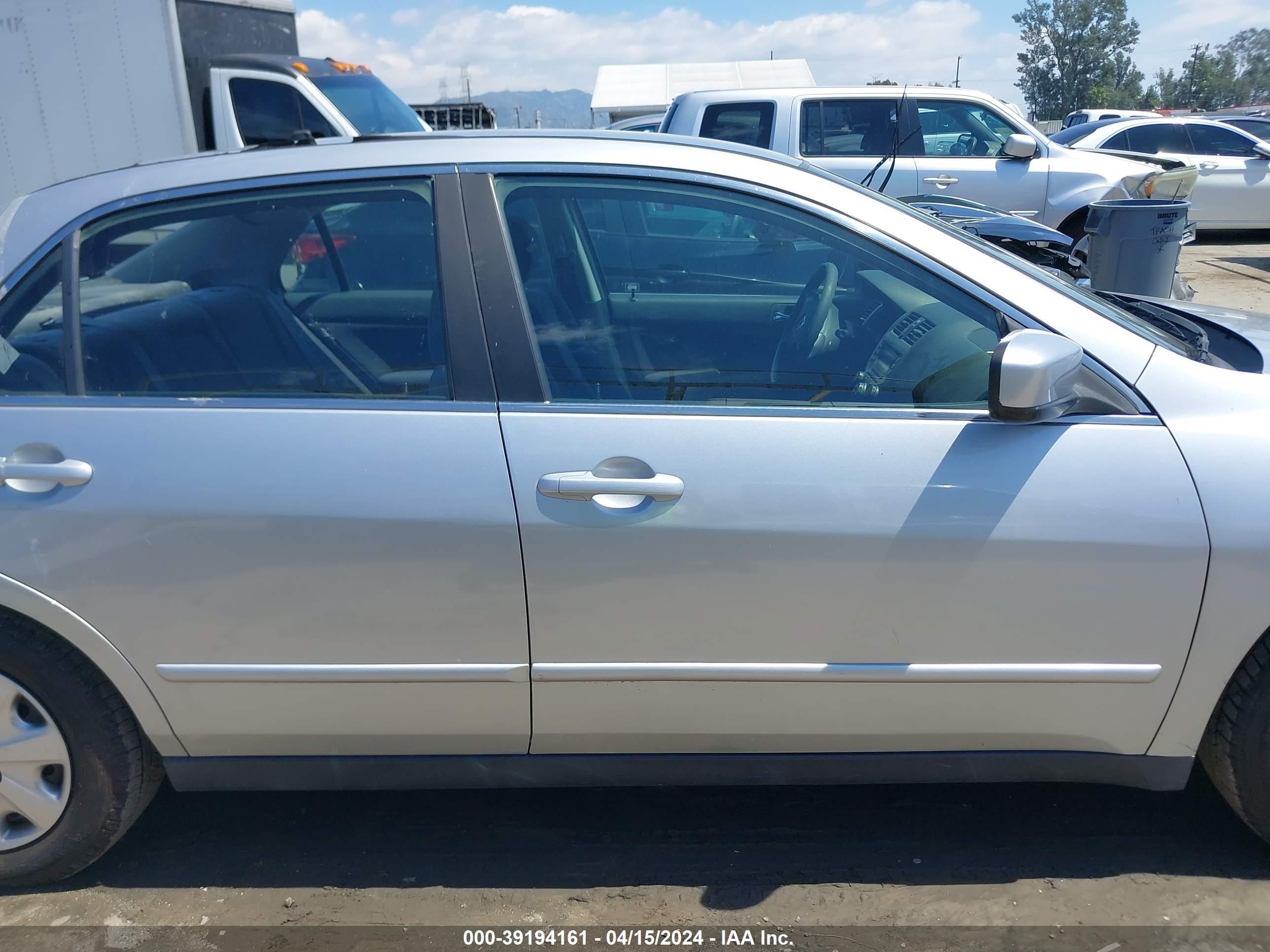 Photo 13 VIN: JHMCM56354C030307 - HONDA ACCORD 