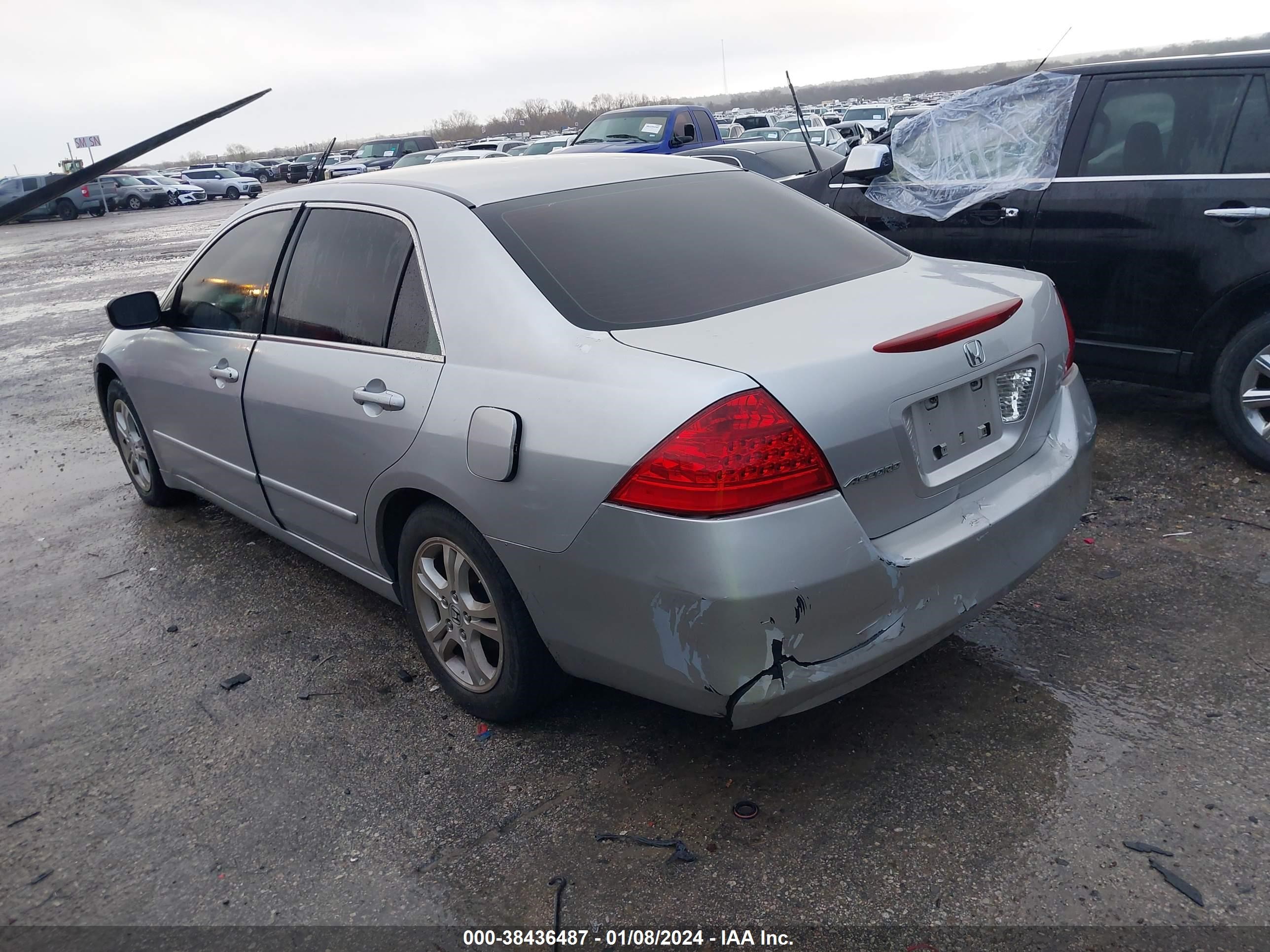 Photo 2 VIN: JHMCM56357C004326 - HONDA ACCORD 