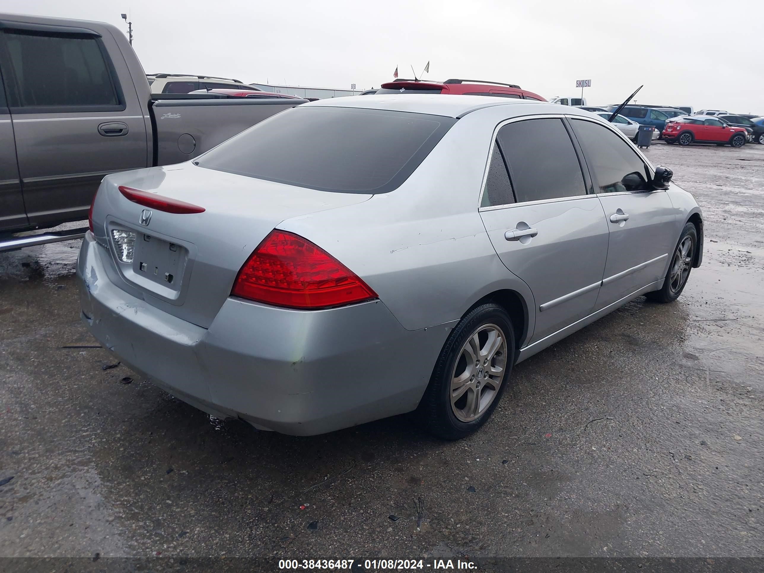 Photo 3 VIN: JHMCM56357C004326 - HONDA ACCORD 