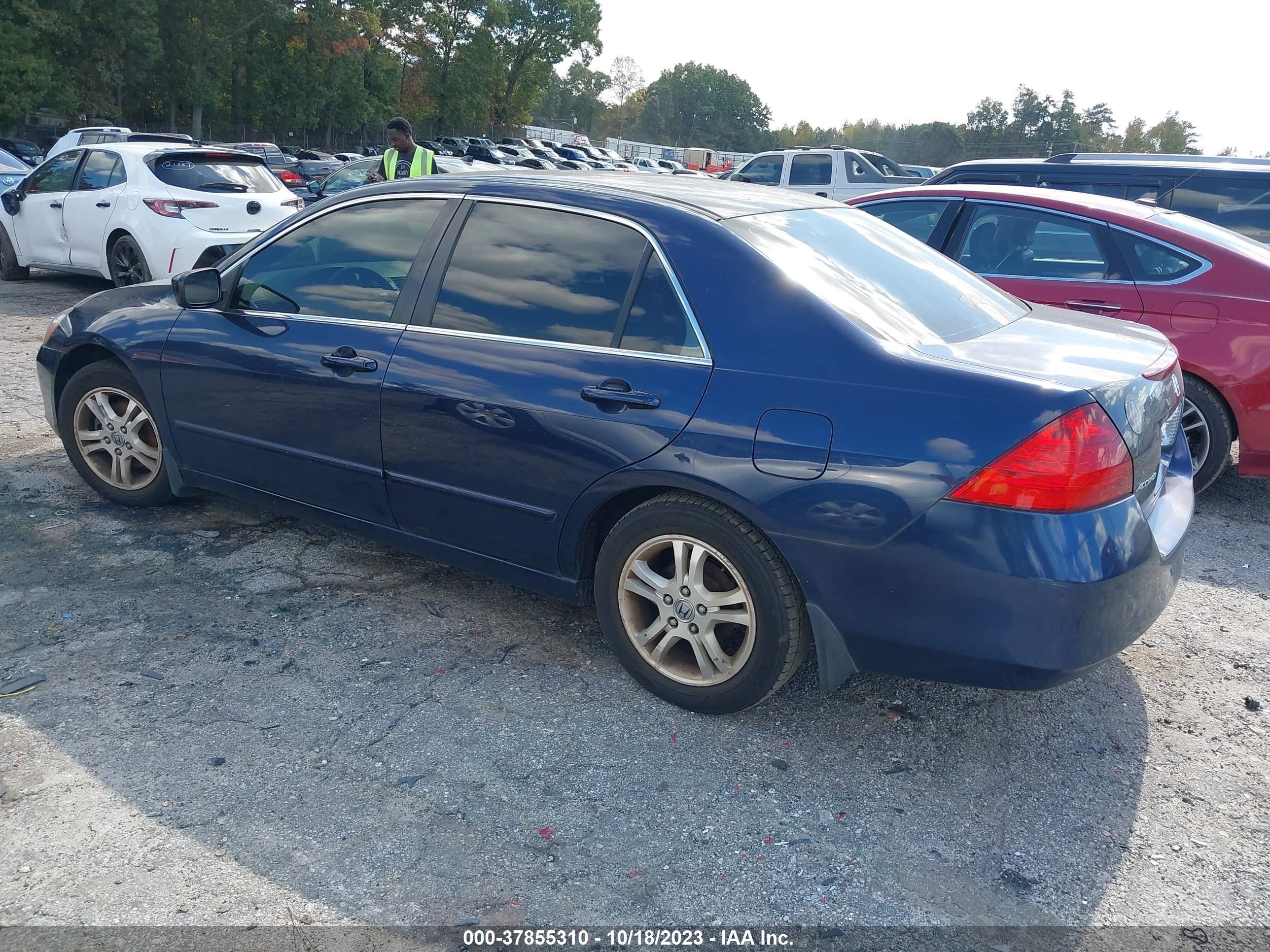 Photo 2 VIN: JHMCM56357C010854 - HONDA ACCORD 