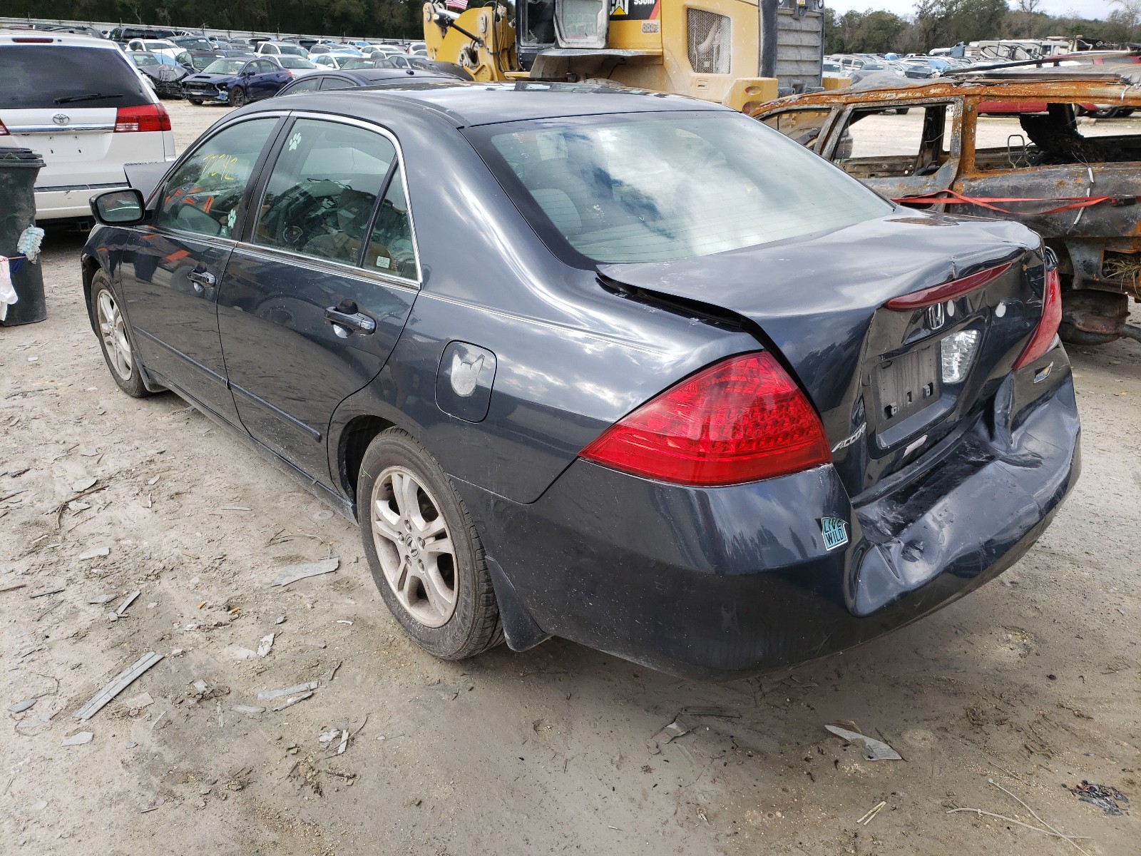 Photo 2 VIN: JHMCM56367C006635 - HONDA ACCORD SE 