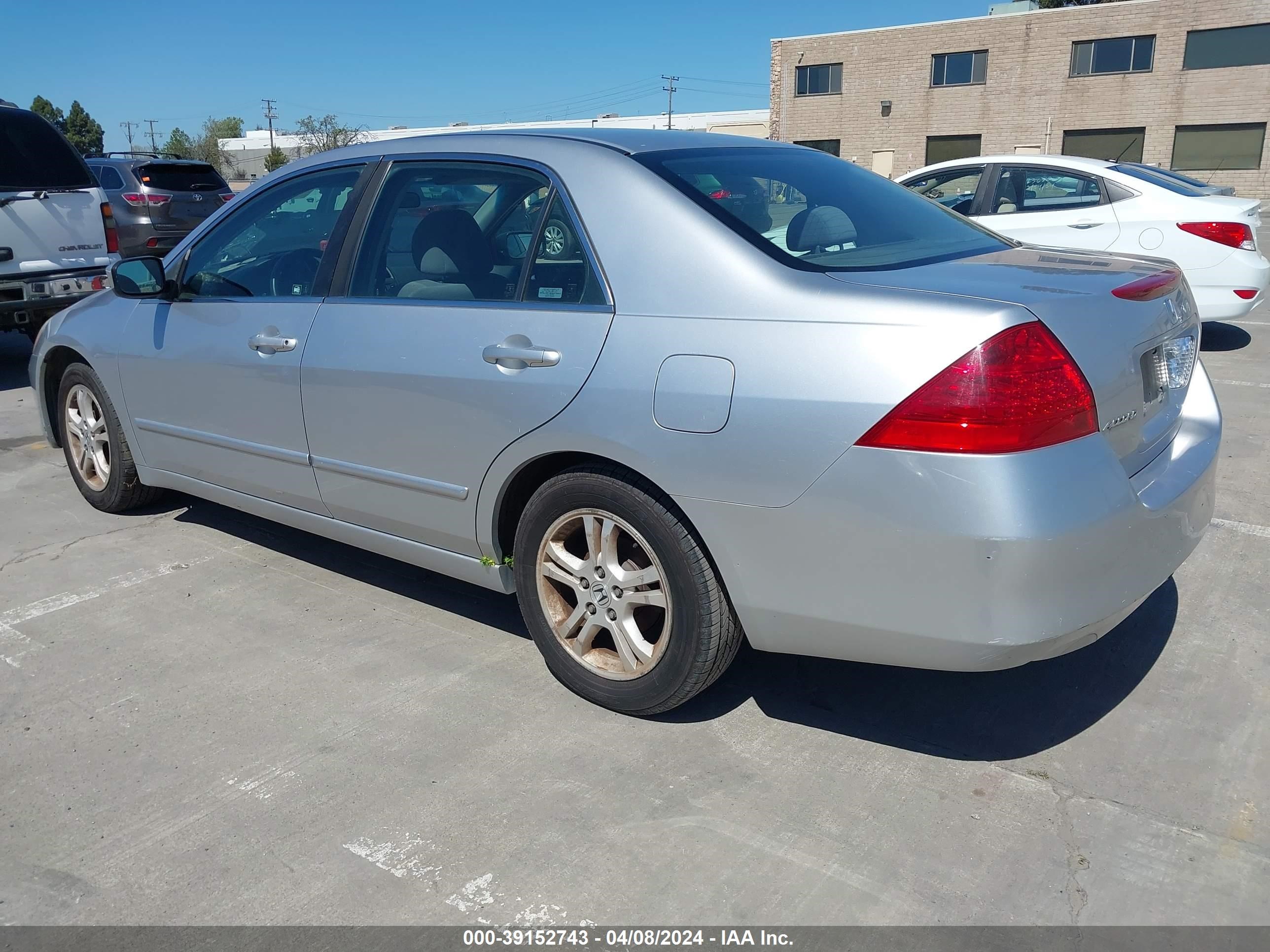 Photo 2 VIN: JHMCM56377C024691 - HONDA ACCORD 