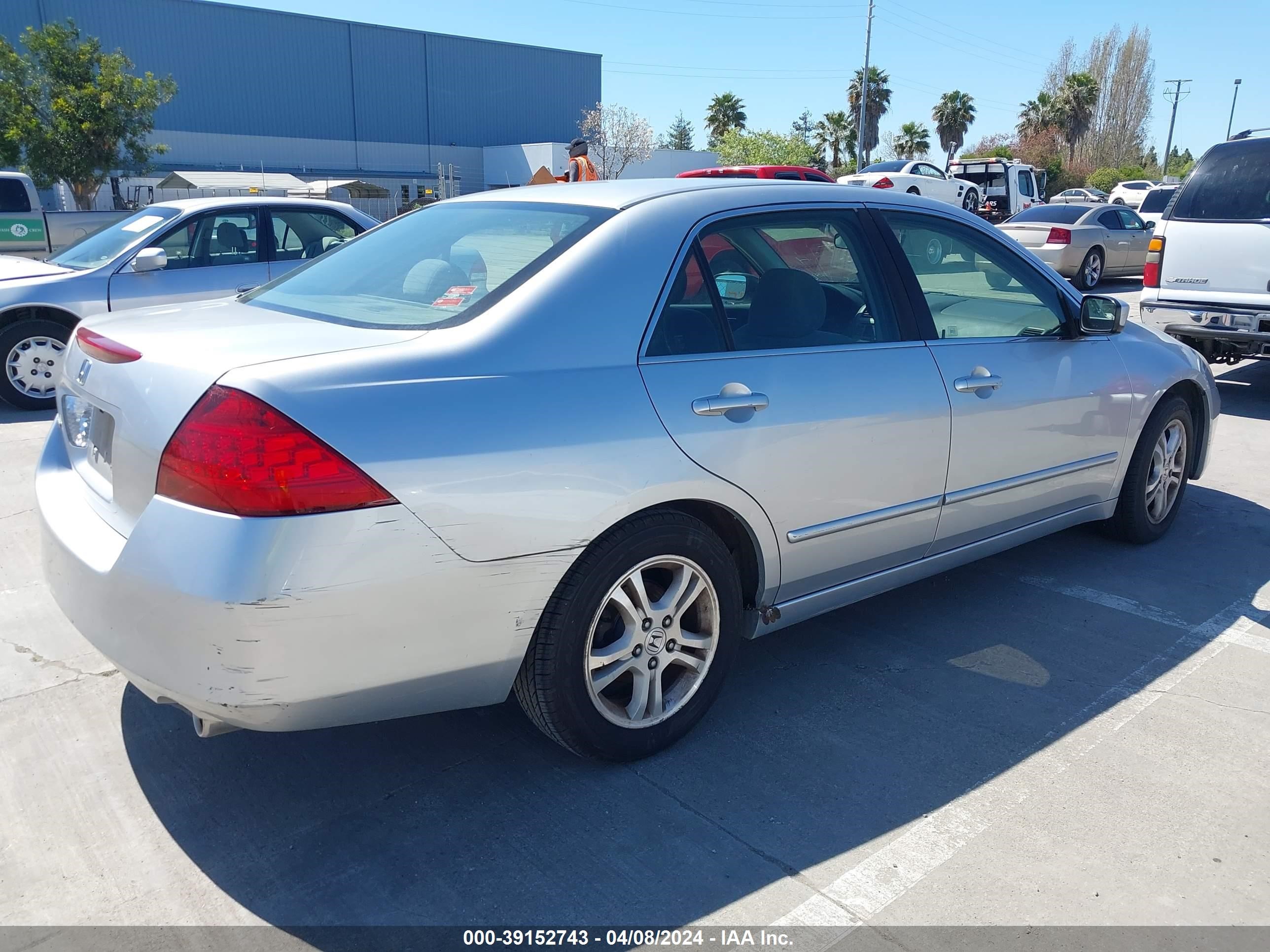 Photo 3 VIN: JHMCM56377C024691 - HONDA ACCORD 