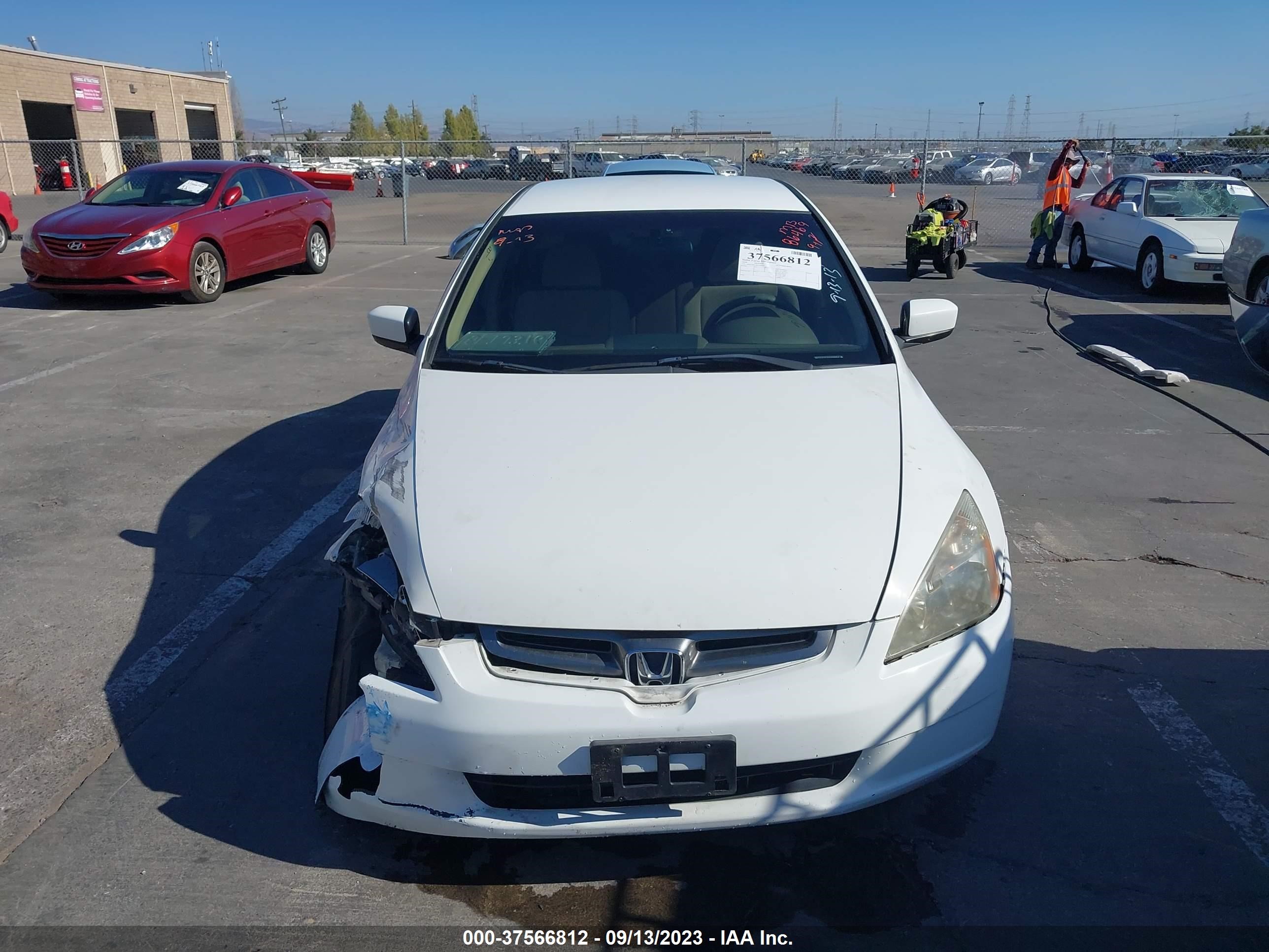 Photo 11 VIN: JHMCM56384C000931 - HONDA ACCORD 