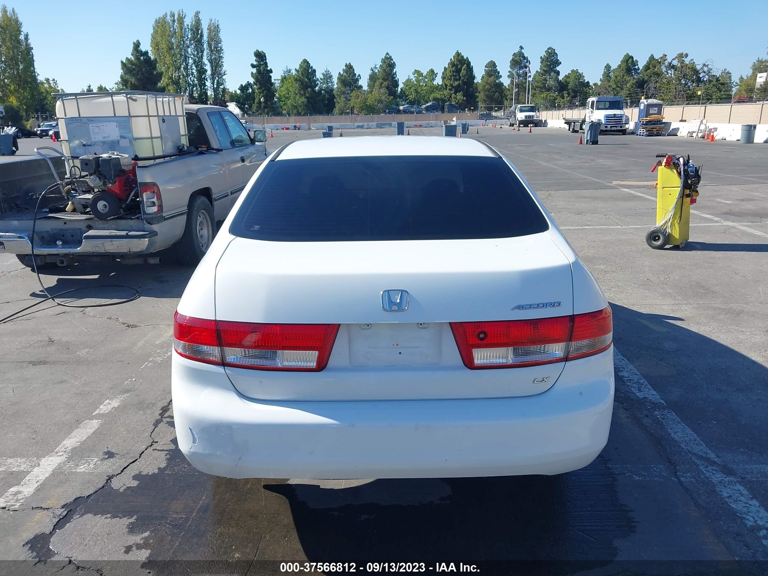 Photo 15 VIN: JHMCM56384C000931 - HONDA ACCORD 