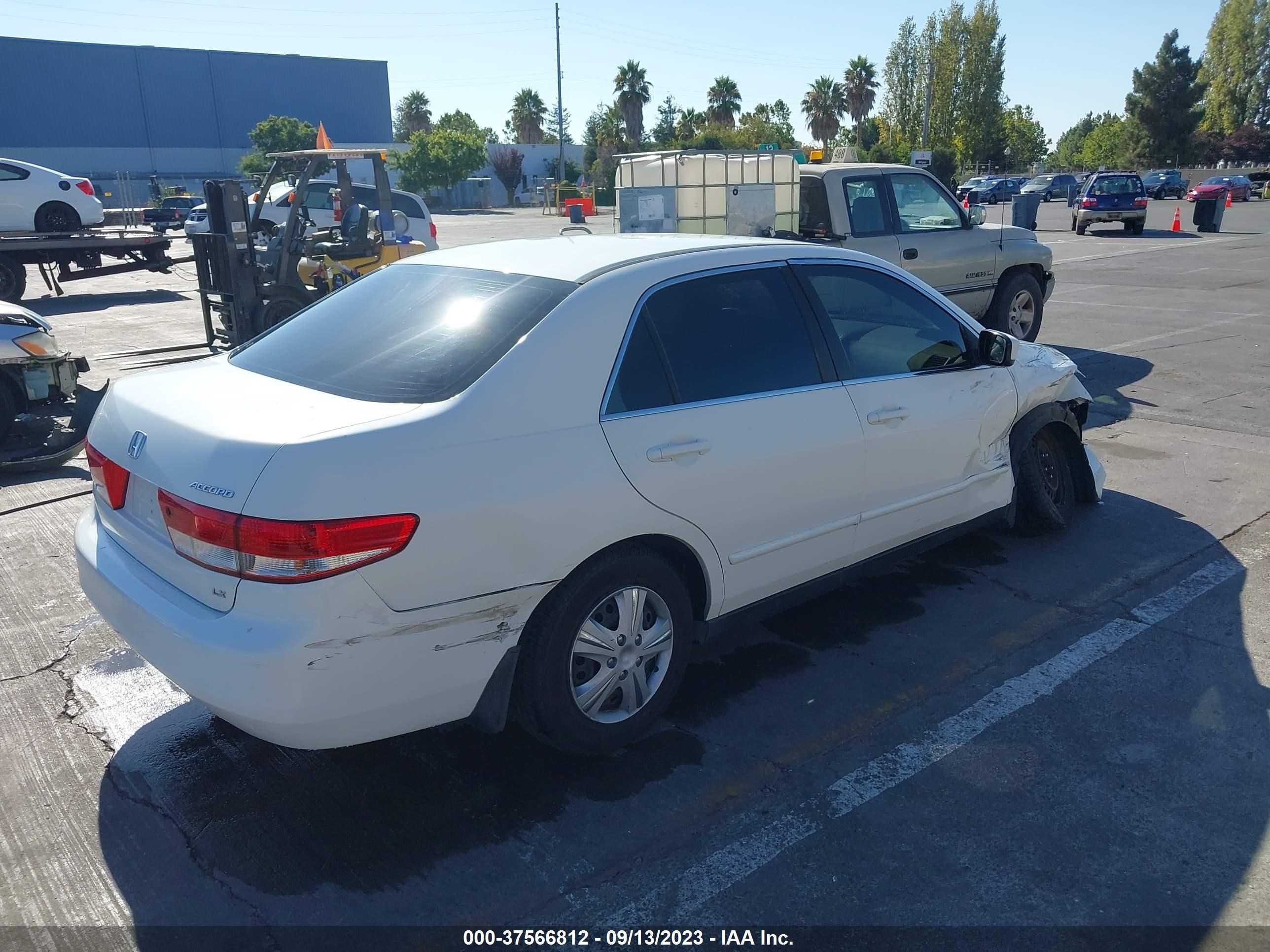 Photo 3 VIN: JHMCM56384C000931 - HONDA ACCORD 