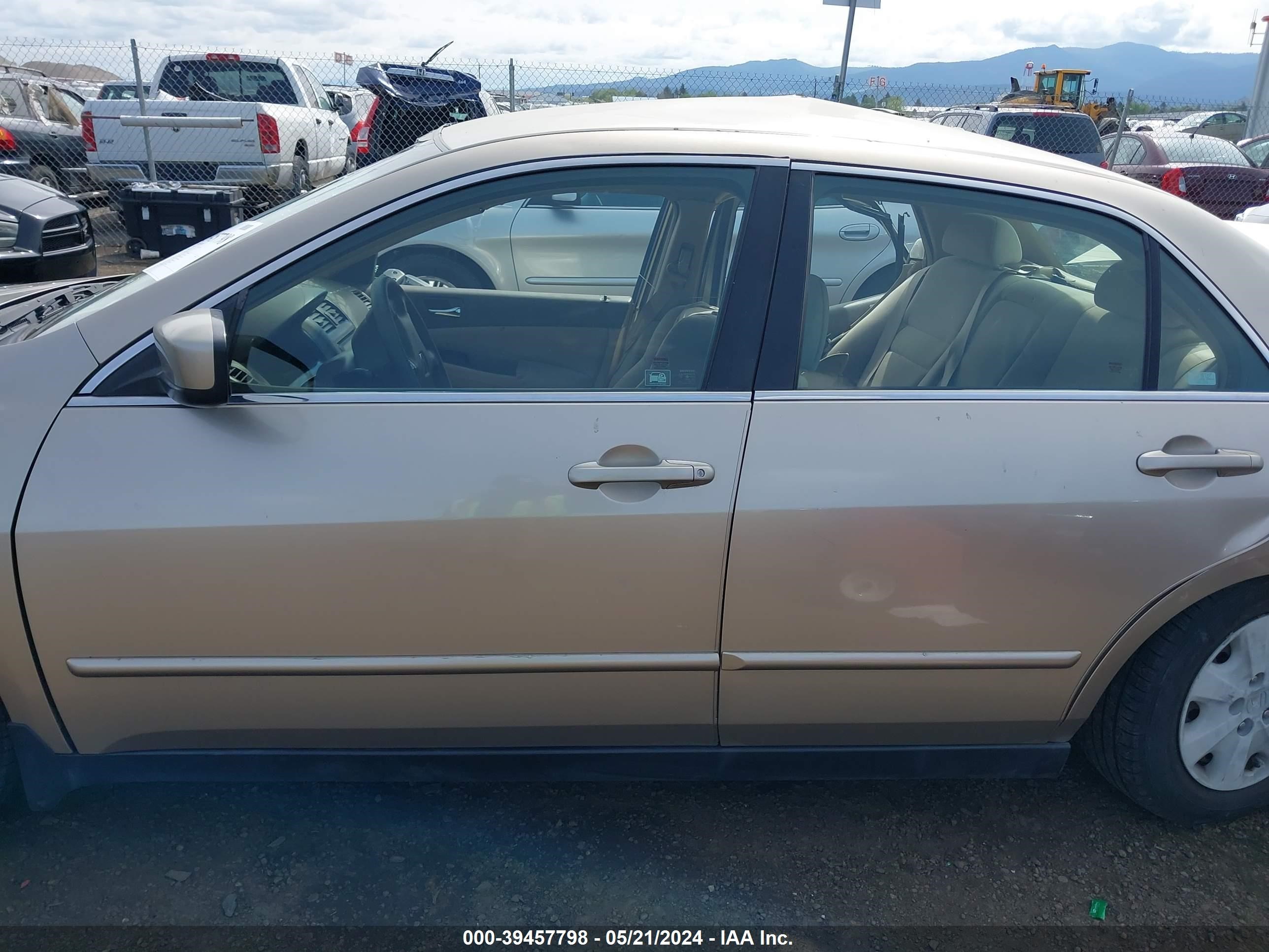 Photo 13 VIN: JHMCM56393C046301 - HONDA ACCORD 