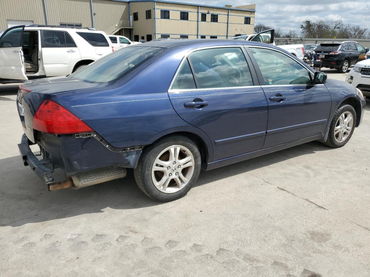 Photo 2 VIN: JHMCM563X7C016732 - HONDA ACCORD 