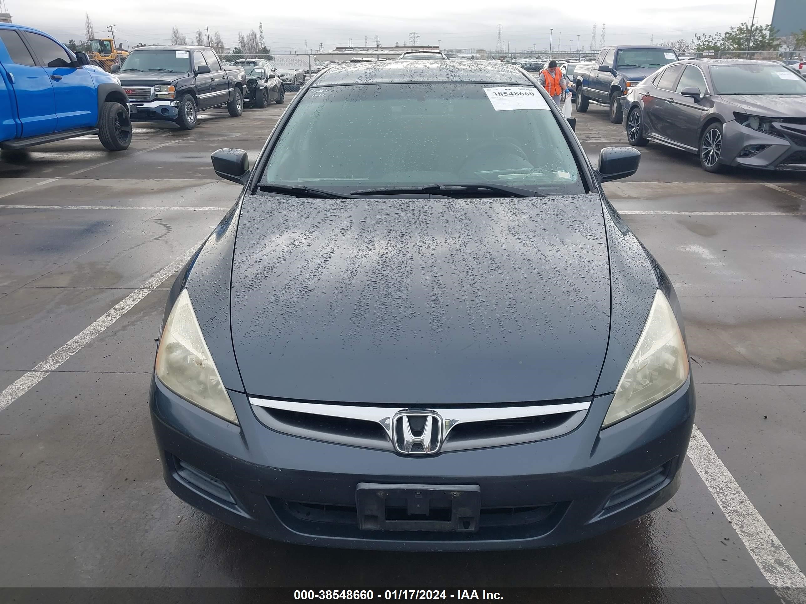 Photo 11 VIN: JHMCM563X7C024703 - HONDA ACCORD 