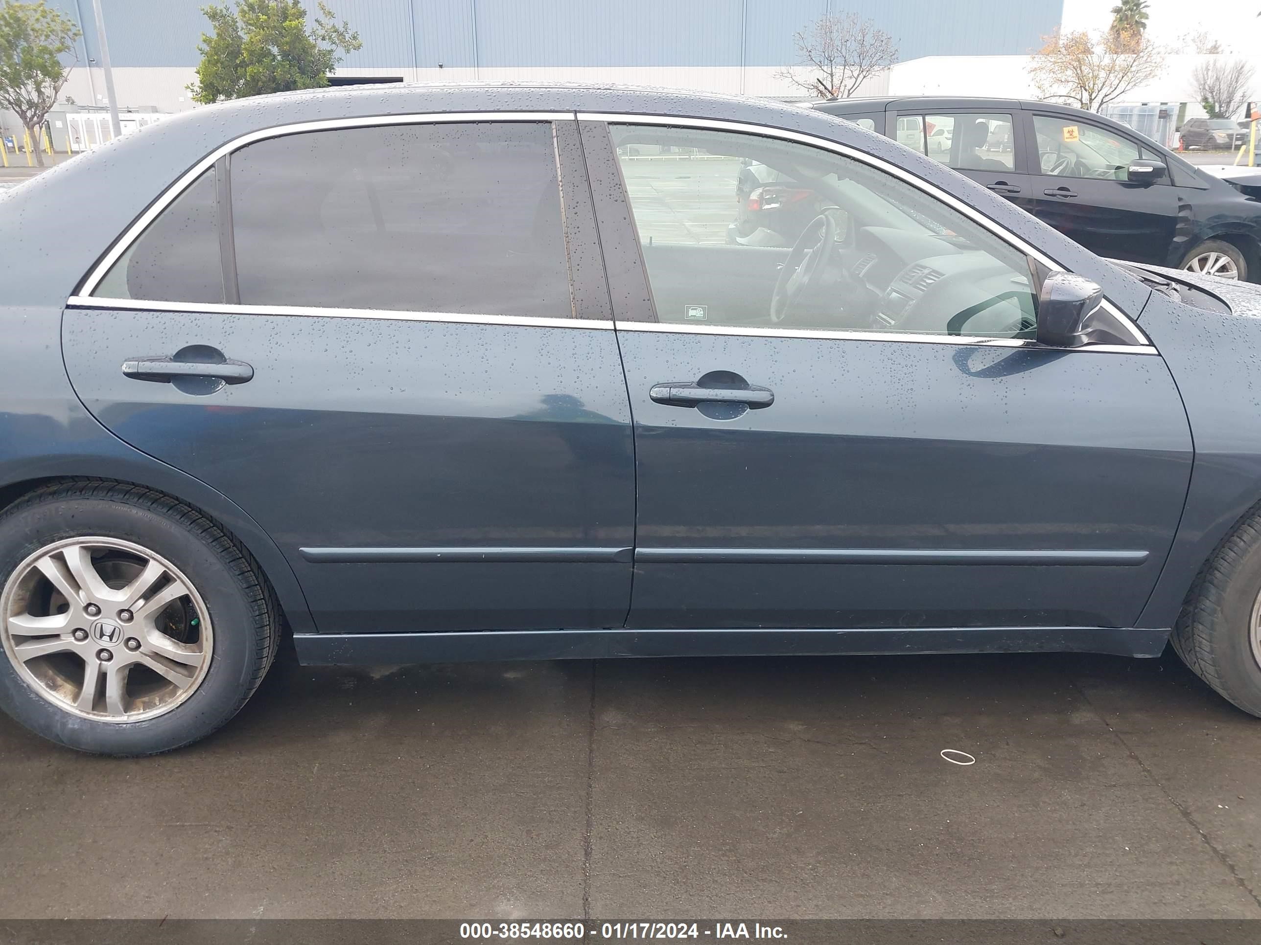 Photo 12 VIN: JHMCM563X7C024703 - HONDA ACCORD 