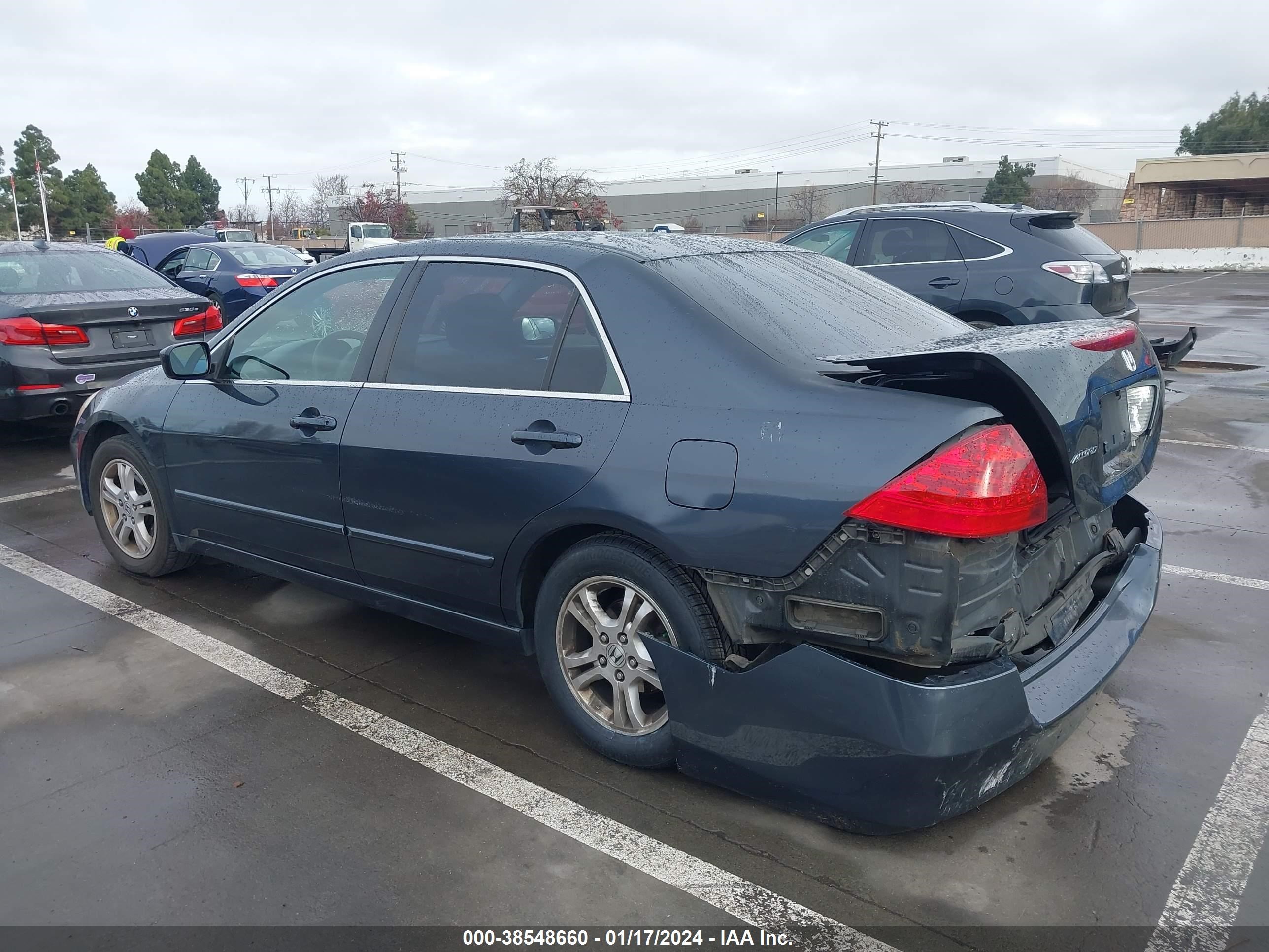 Photo 2 VIN: JHMCM563X7C024703 - HONDA ACCORD 