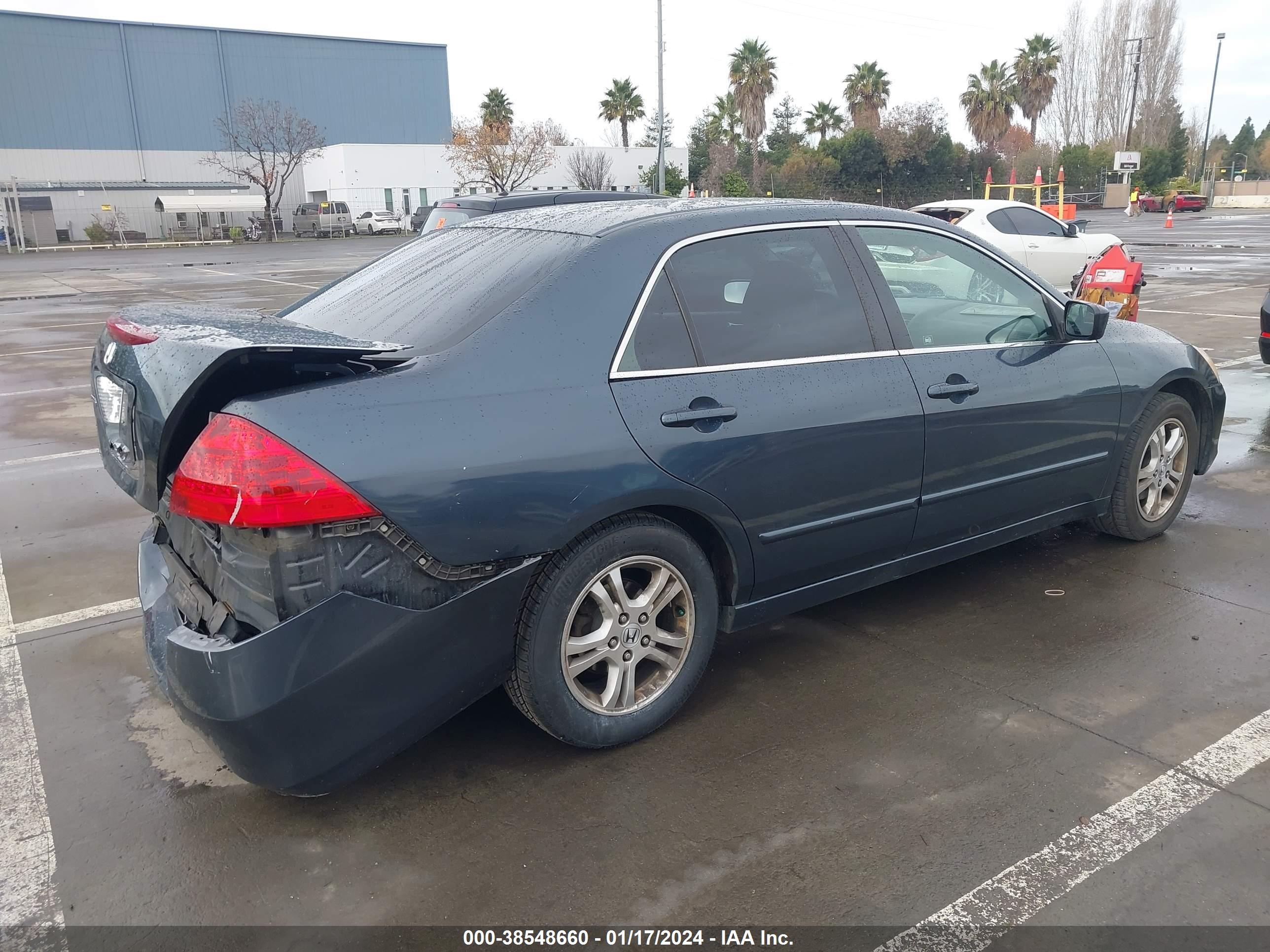 Photo 3 VIN: JHMCM563X7C024703 - HONDA ACCORD 