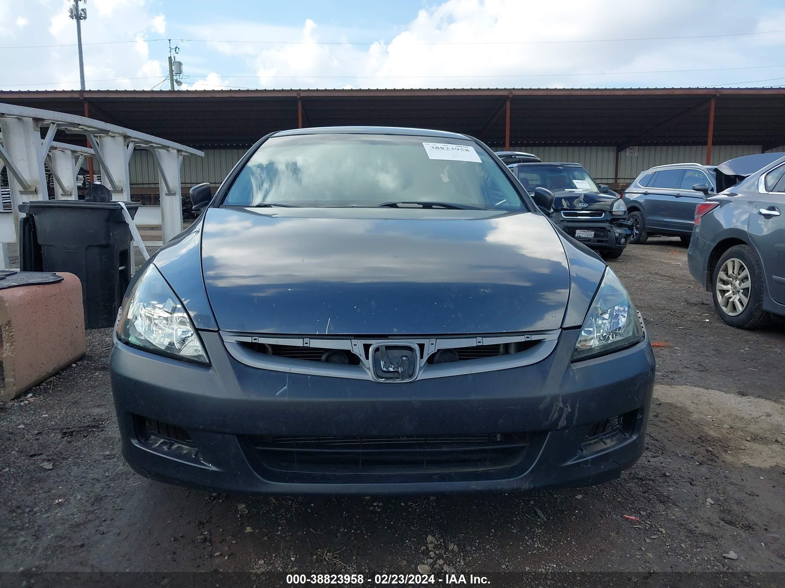 Photo 11 VIN: JHMCM56426C011046 - HONDA ACCORD 