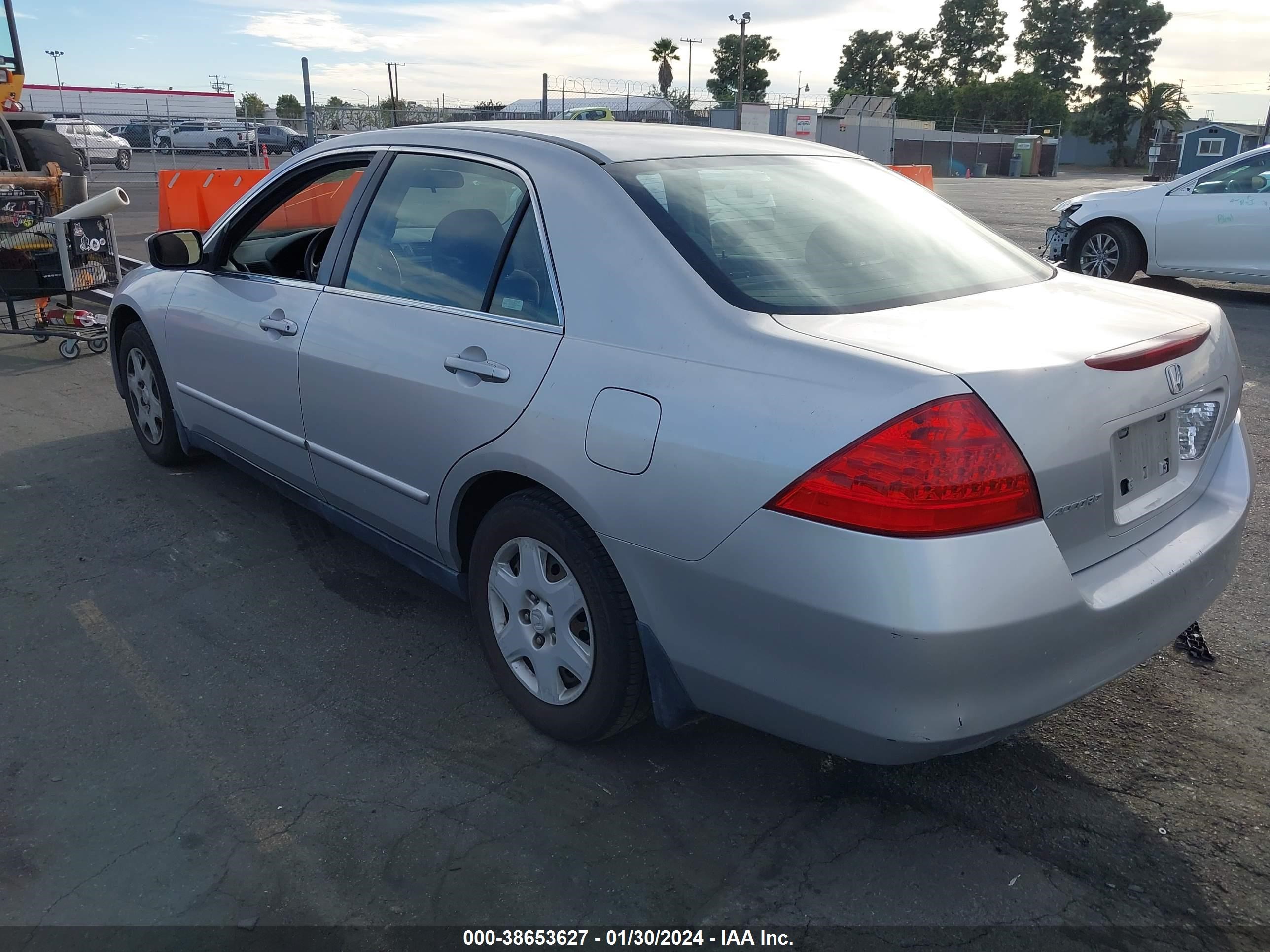 Photo 2 VIN: JHMCM564X6C001672 - HONDA ACCORD 