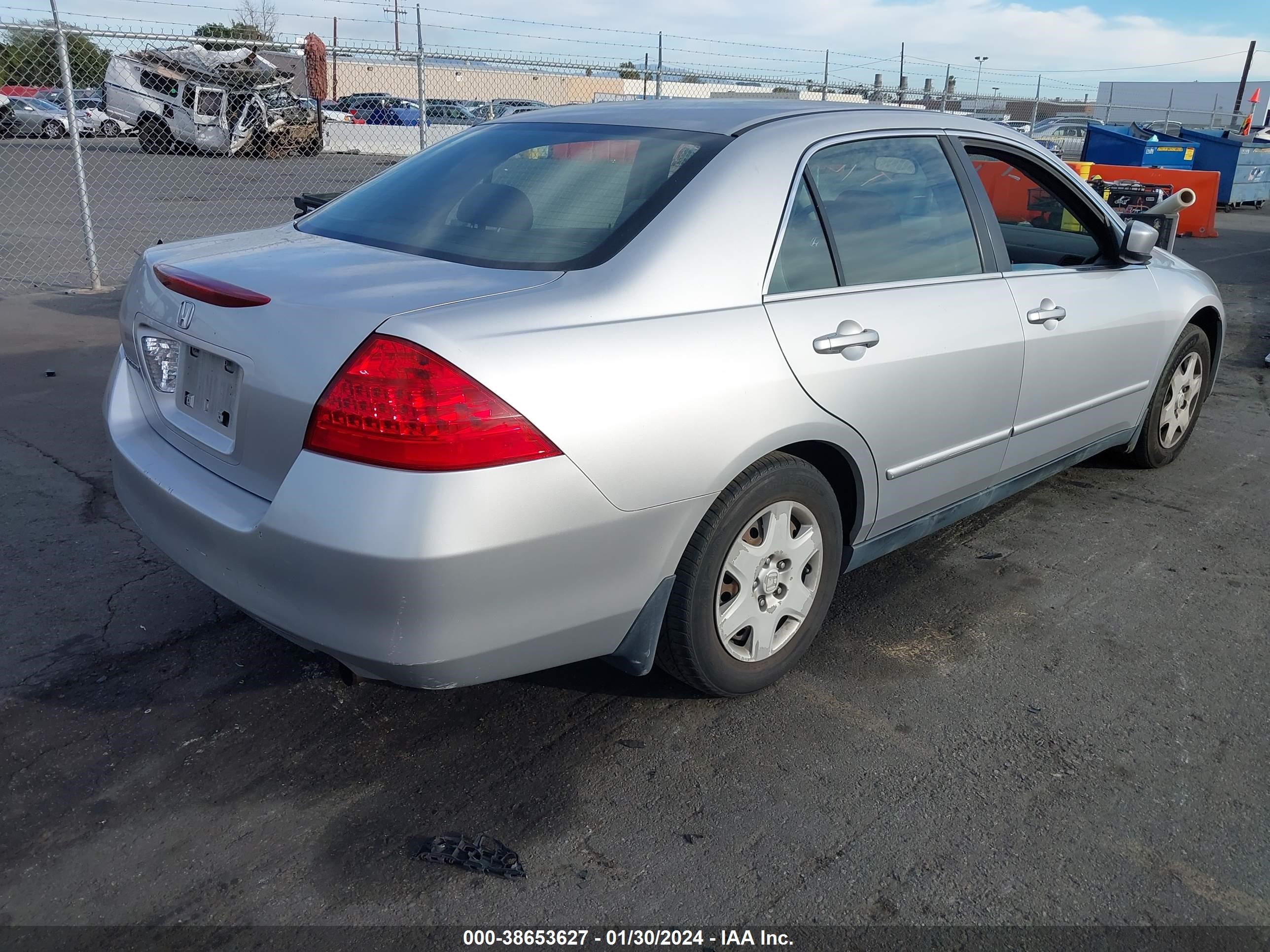 Photo 3 VIN: JHMCM564X6C001672 - HONDA ACCORD 