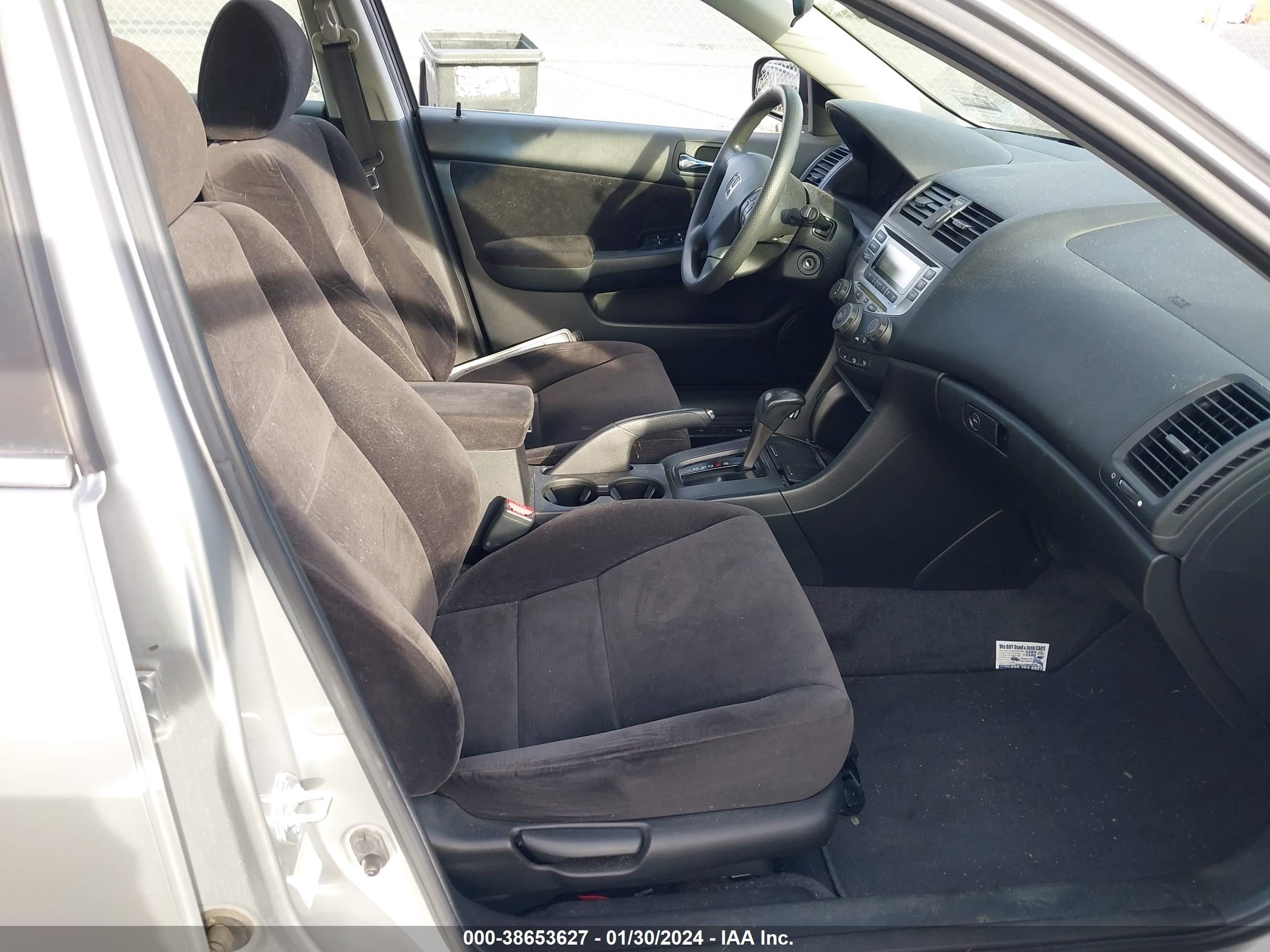 Photo 4 VIN: JHMCM564X6C001672 - HONDA ACCORD 