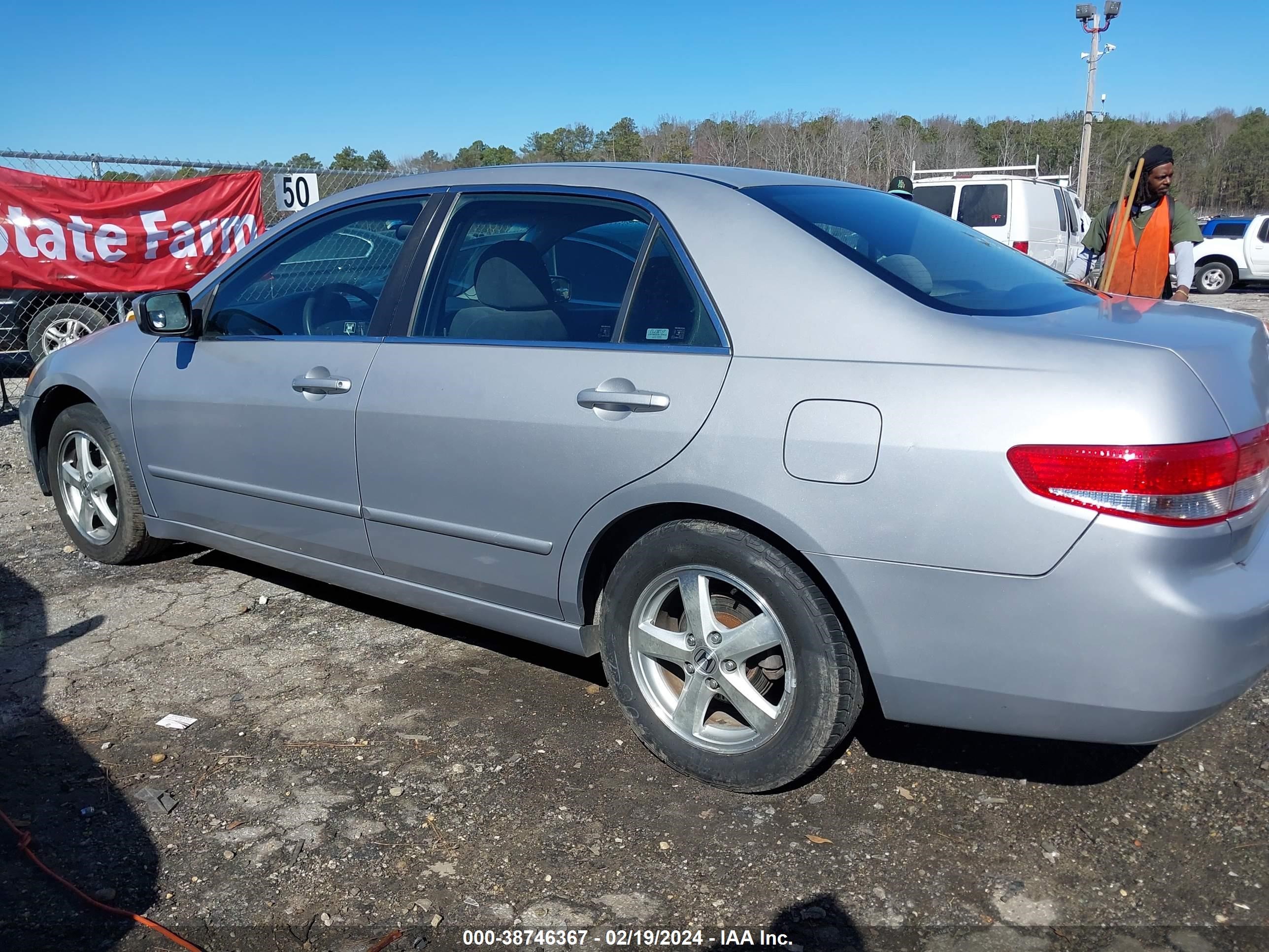 Photo 13 VIN: JHMCM56613C021077 - HONDA ACCORD 