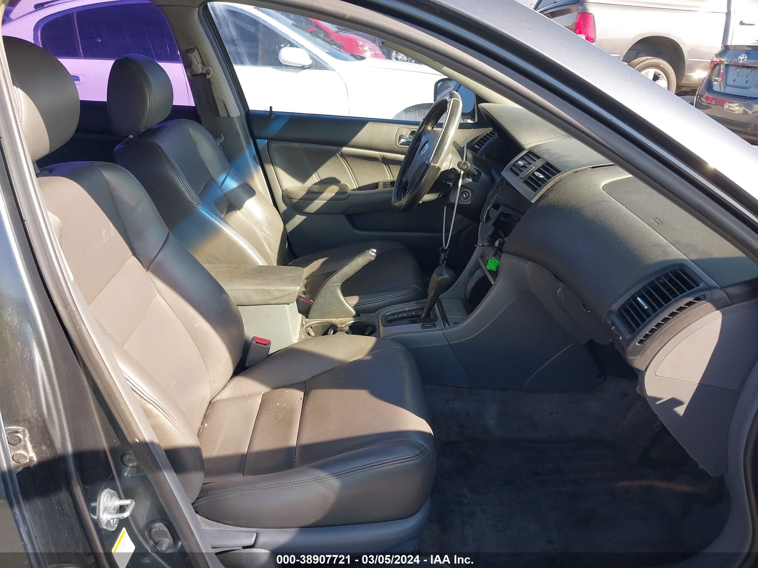 Photo 4 VIN: JHMCM56613C064706 - HONDA ACCORD 