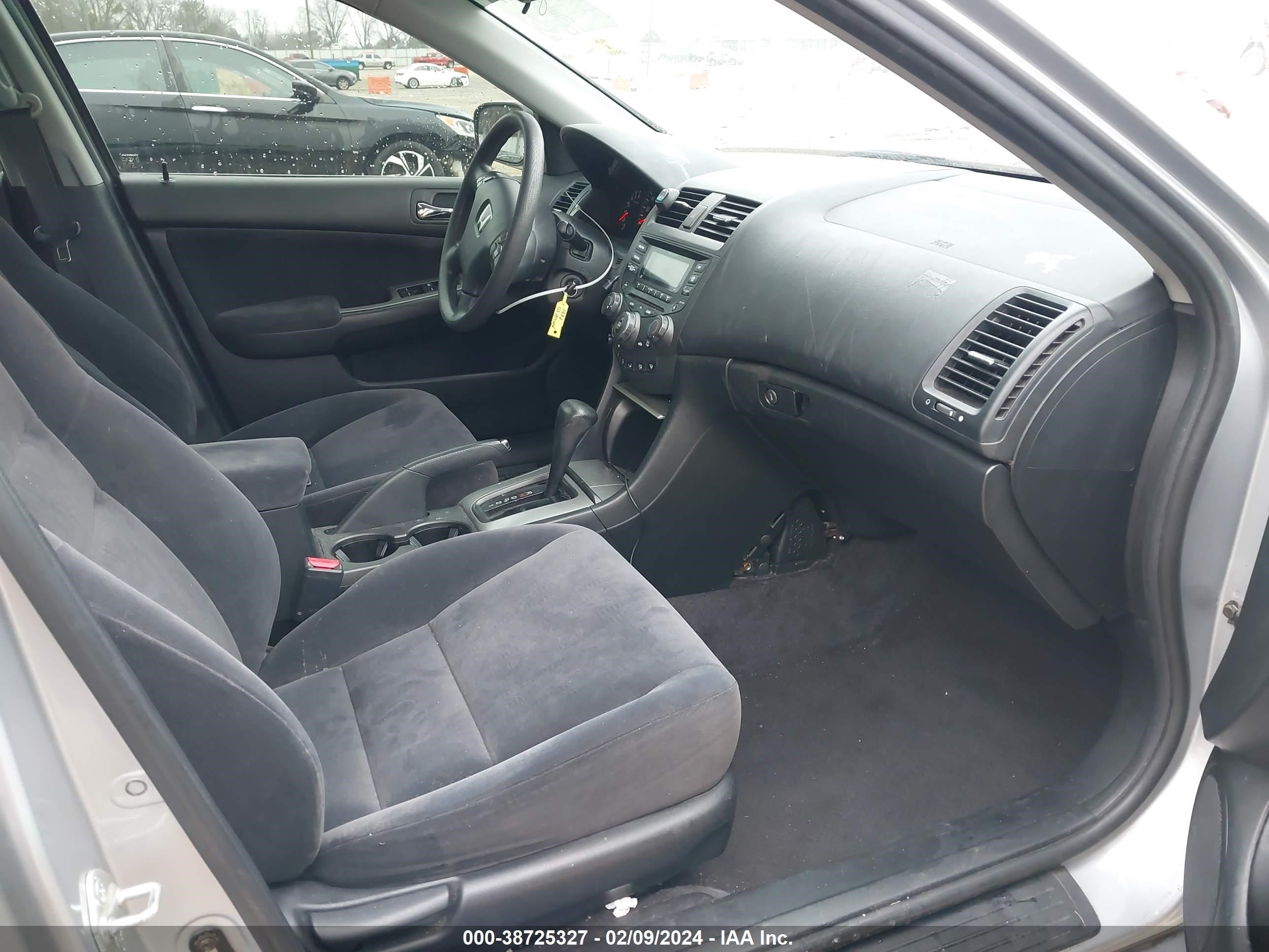 Photo 4 VIN: JHMCM56653C077250 - HONDA ACCORD 